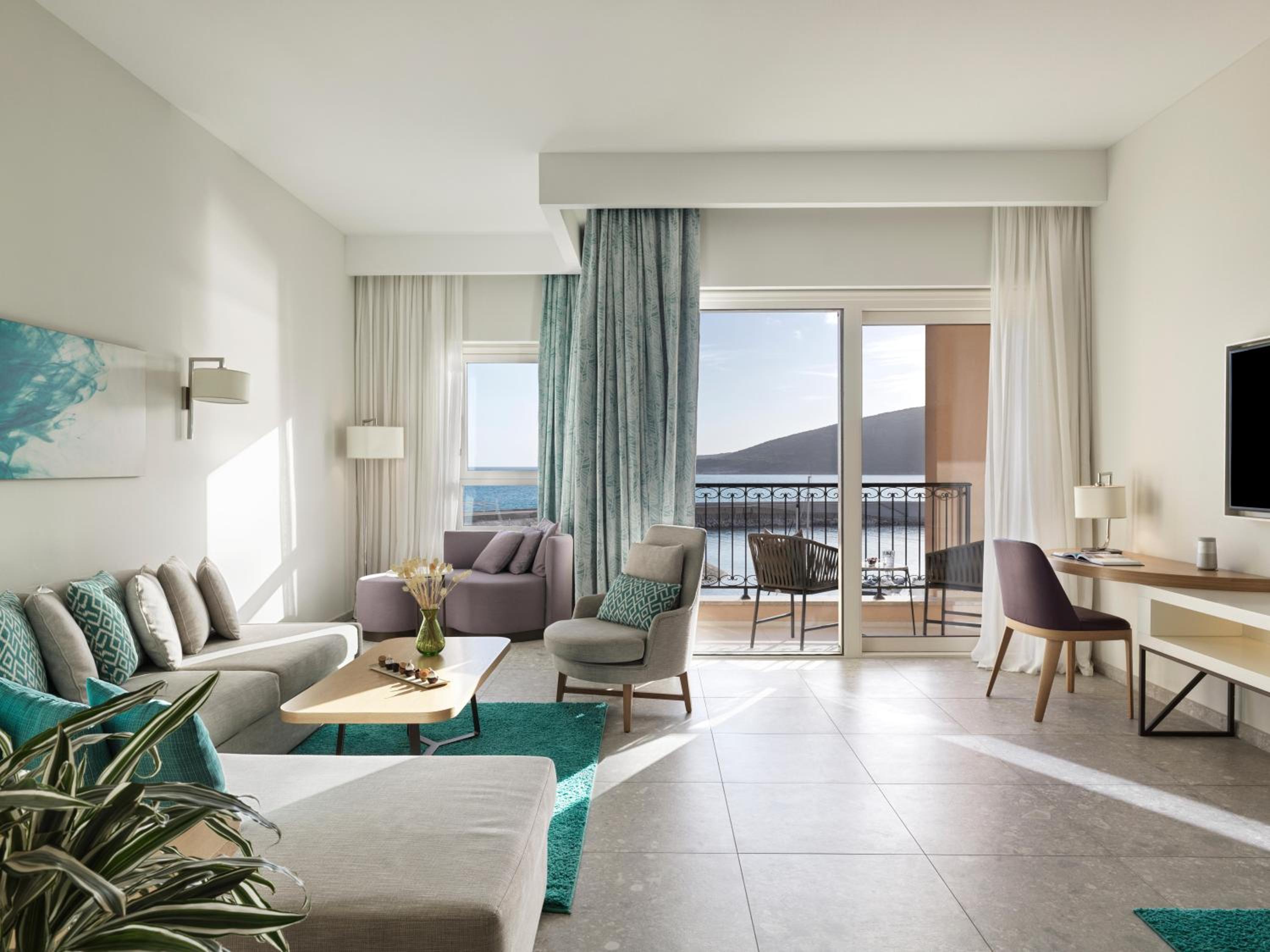 Grand Deluxe Suite Sea View photo 2