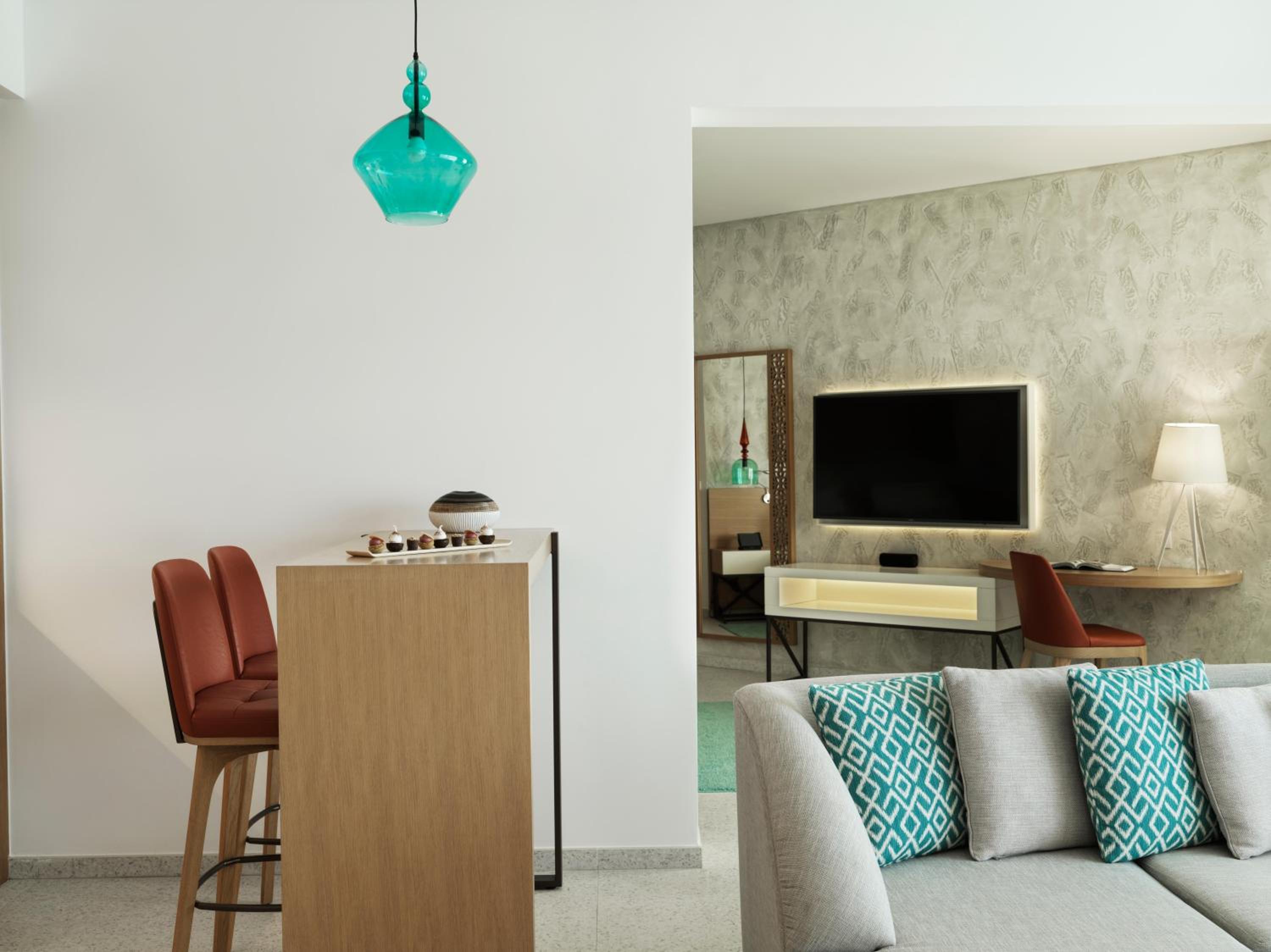 Junior Suite with Partial Sea View - Photo 3