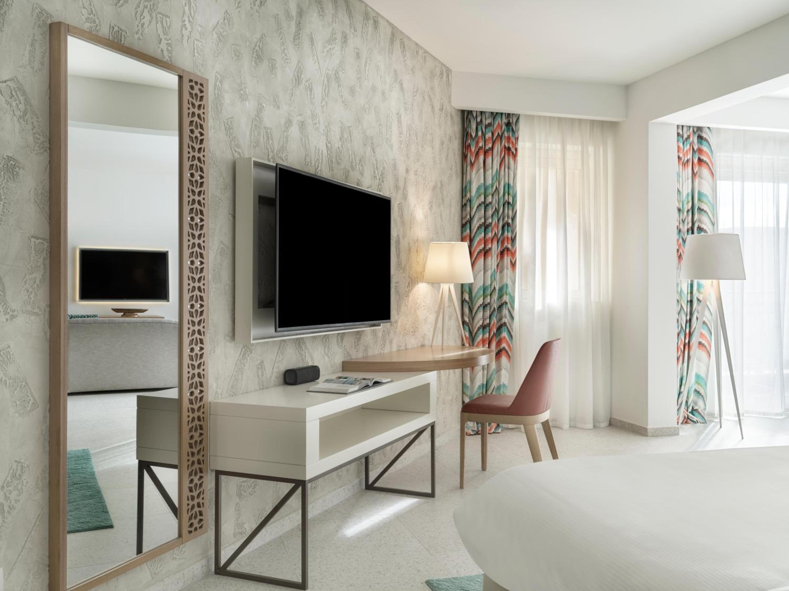 Junior Suite with Partial Sea View - Photo 5