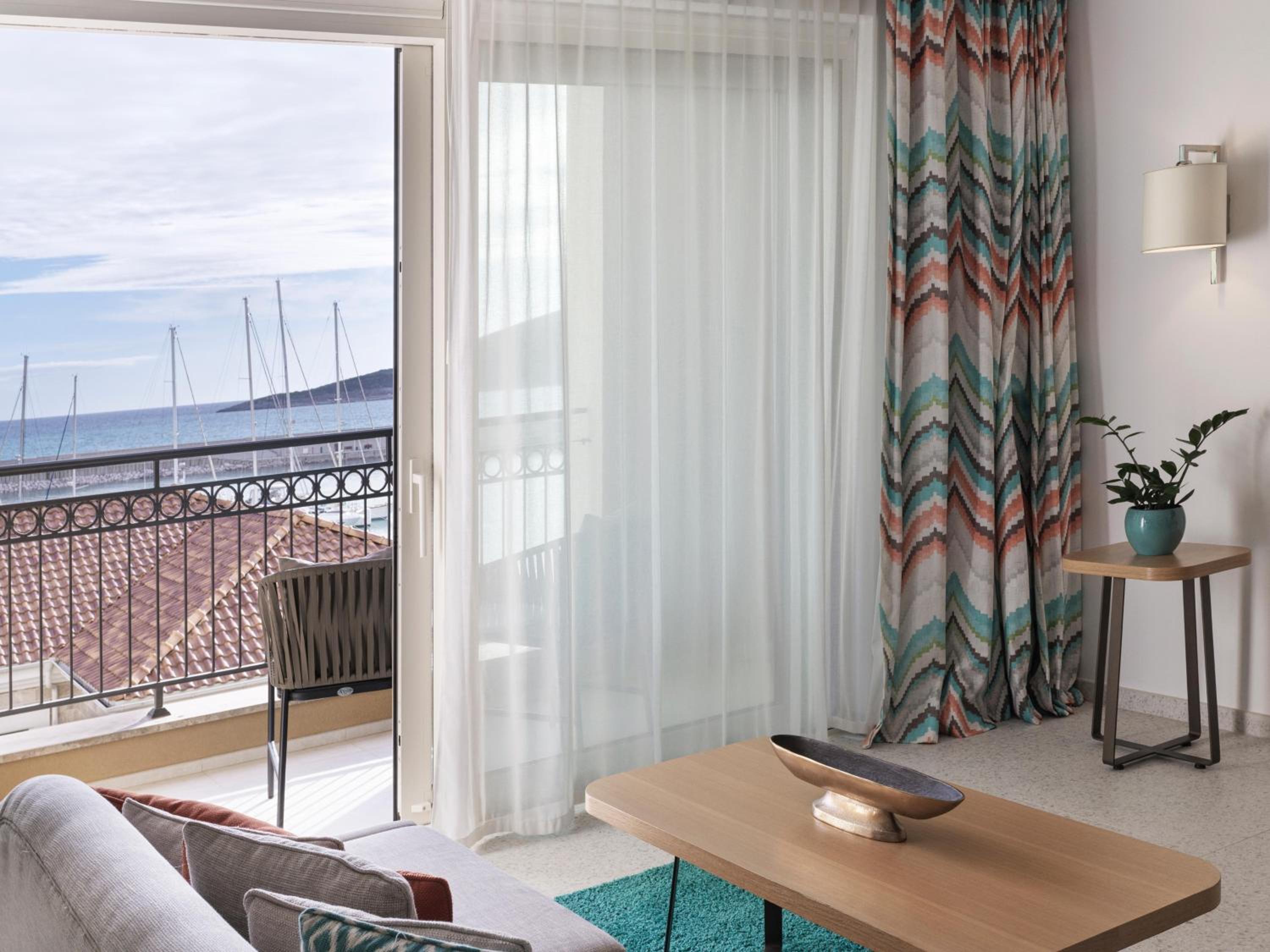 Junior Suite with Partial Sea View - Photo 1