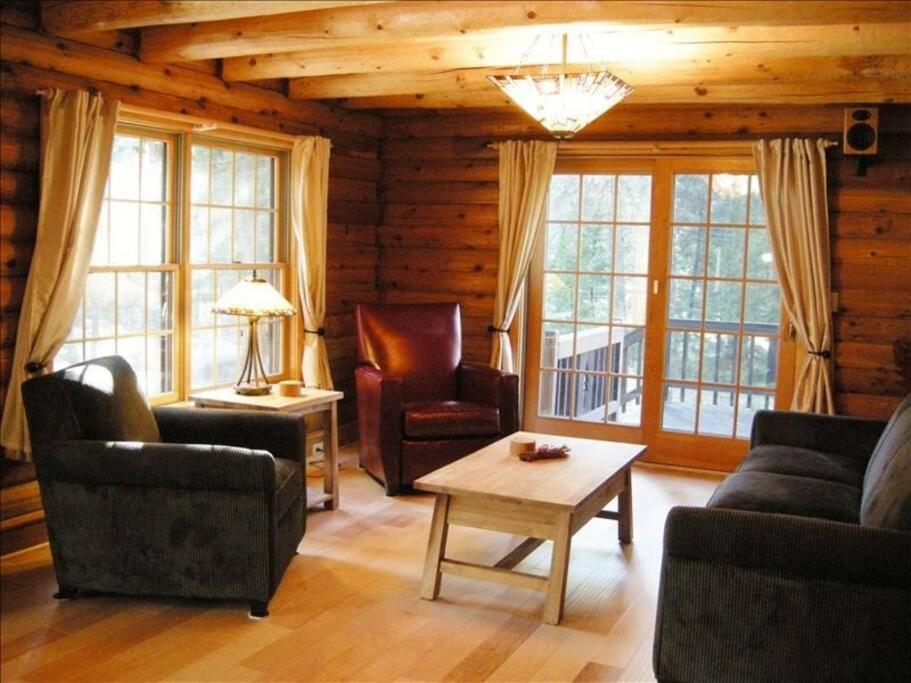 Five-Bedroom House photo 3
