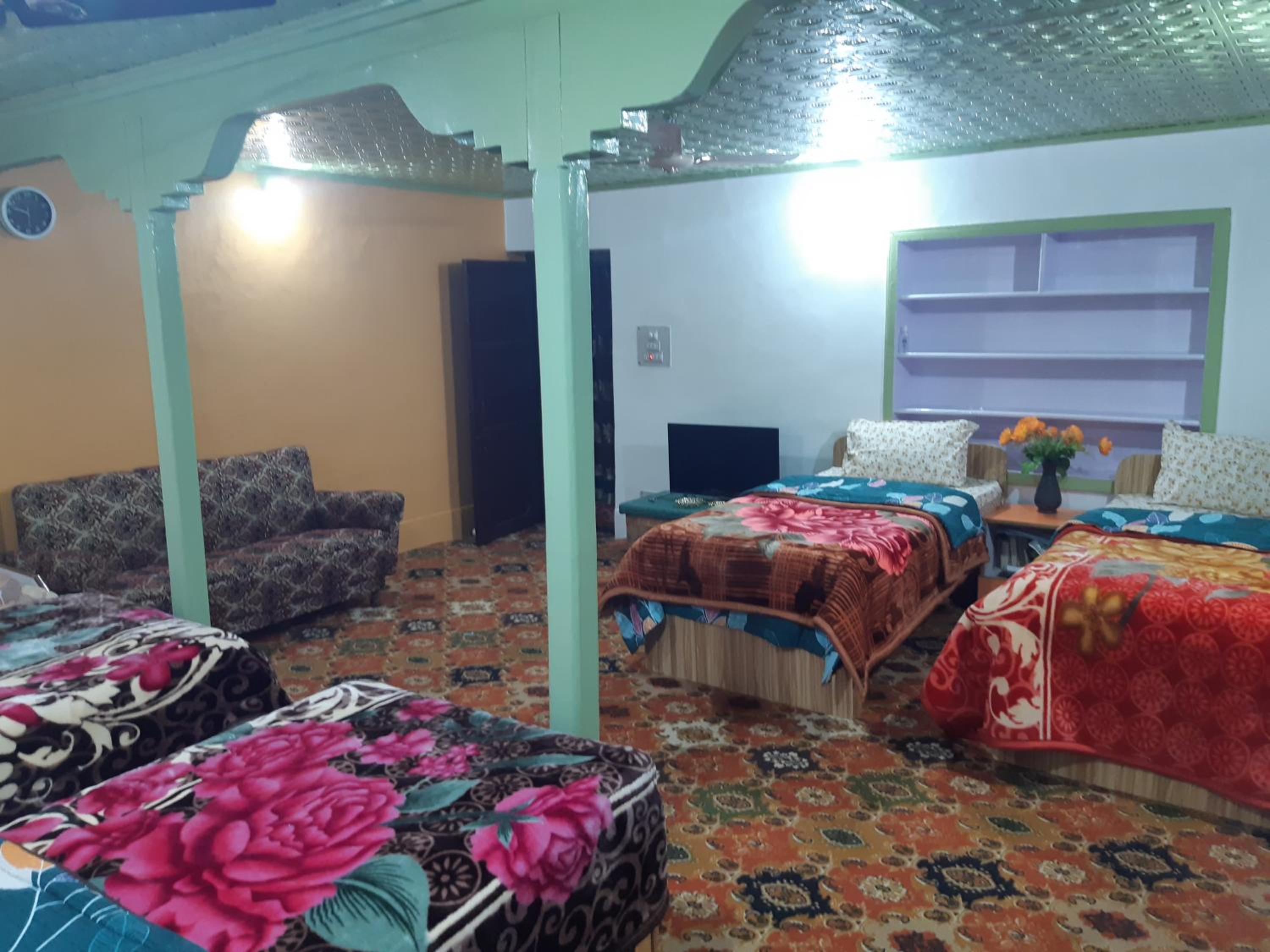 Quadruple Room with Mountain View photo 1
