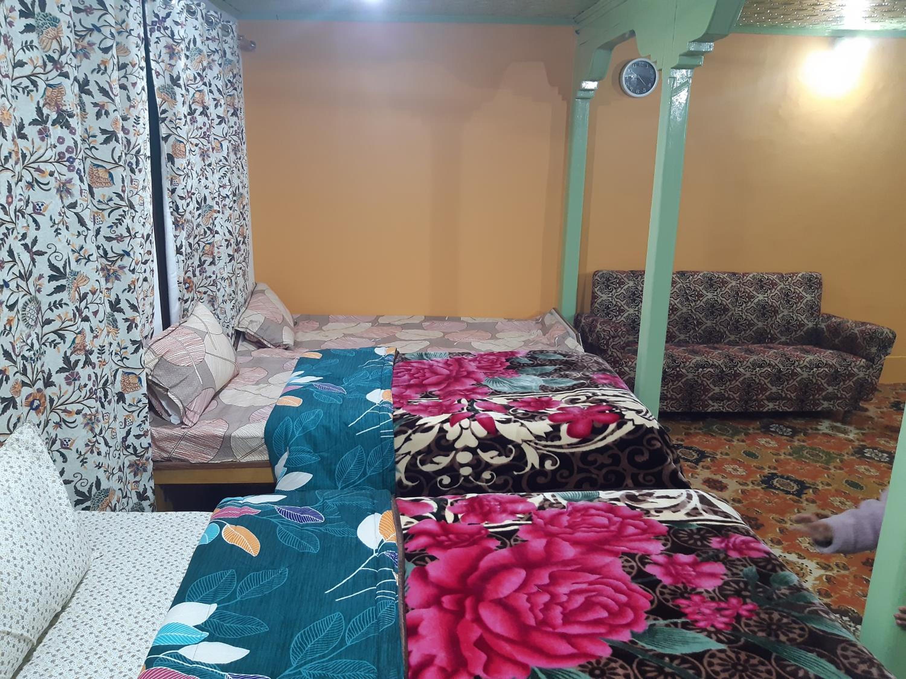 Quadruple Room with Mountain View photo 3