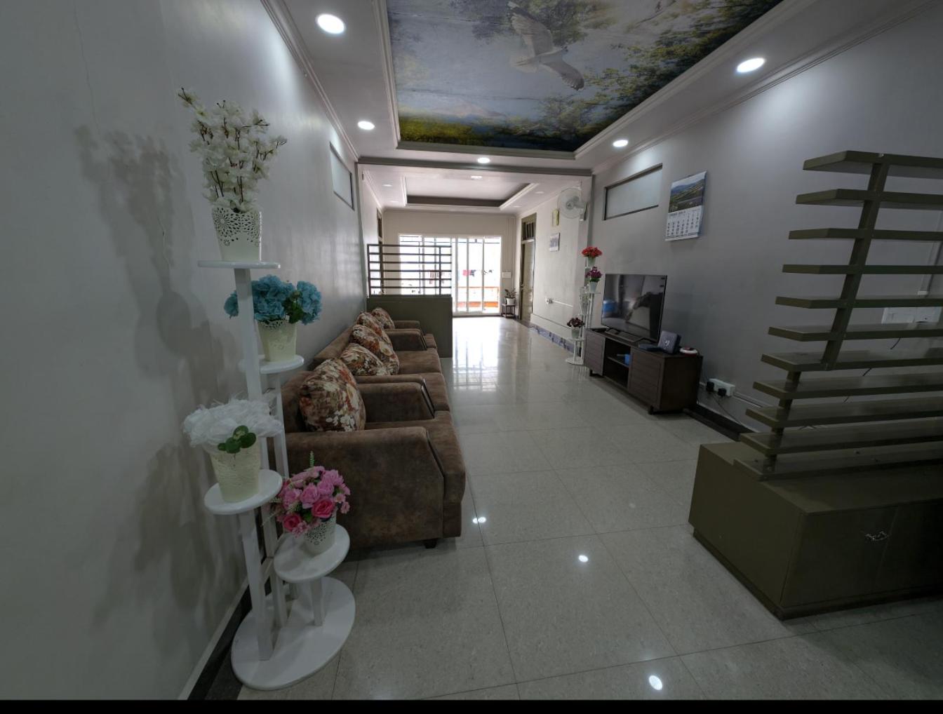 Twin Room with Private Bathroom - Photo 21