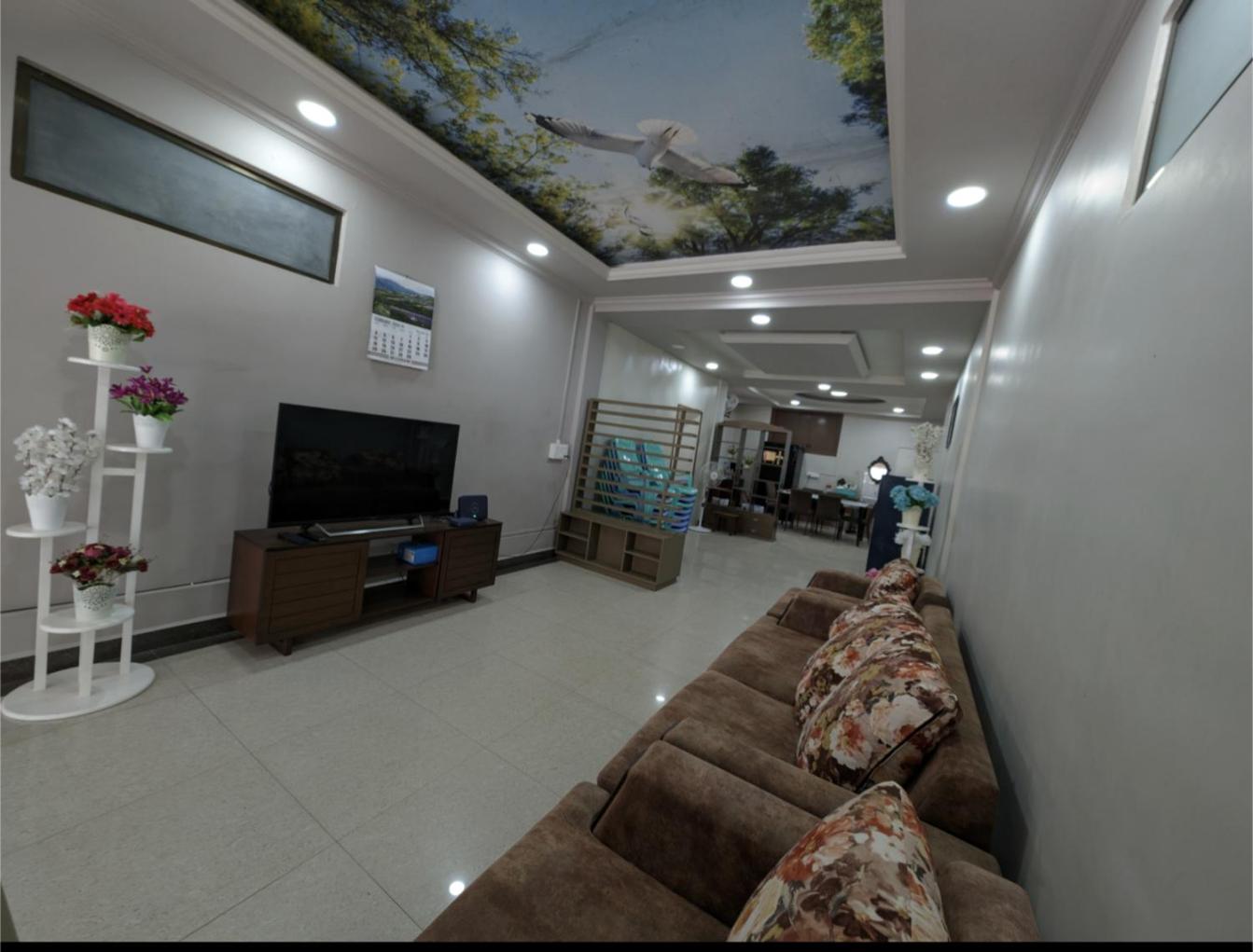Twin Room with Private Bathroom - Photo 22