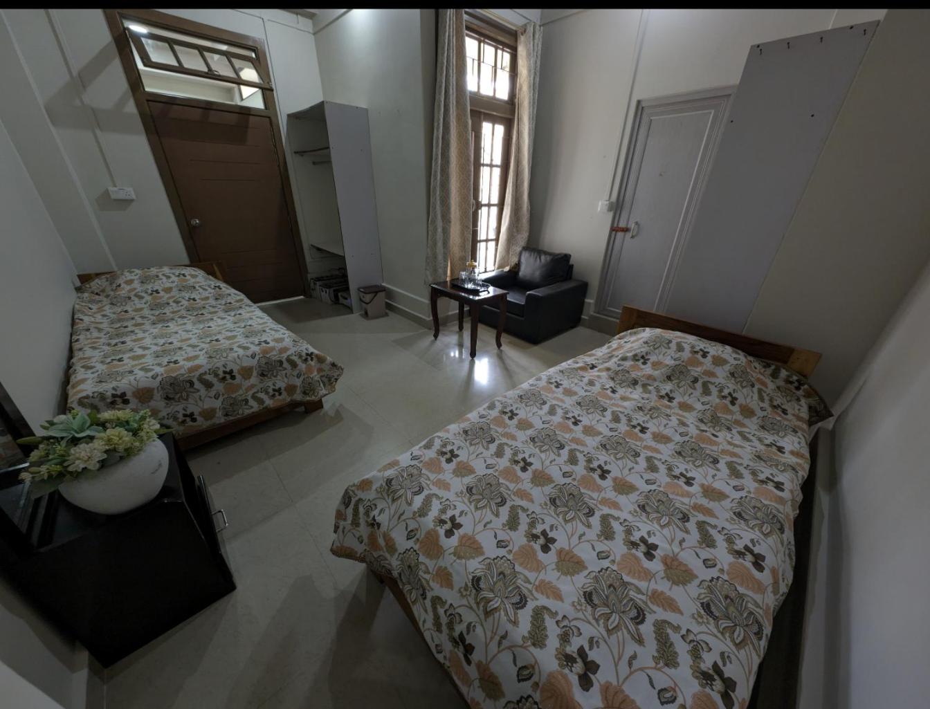 Twin Room with Private Bathroom - Photo 19