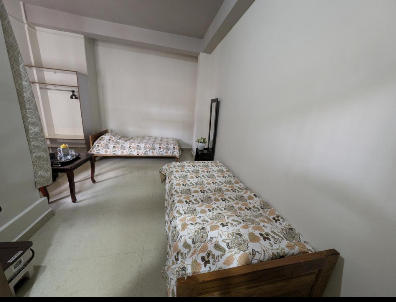 Twin Room with Private Bathroom - Photo 15