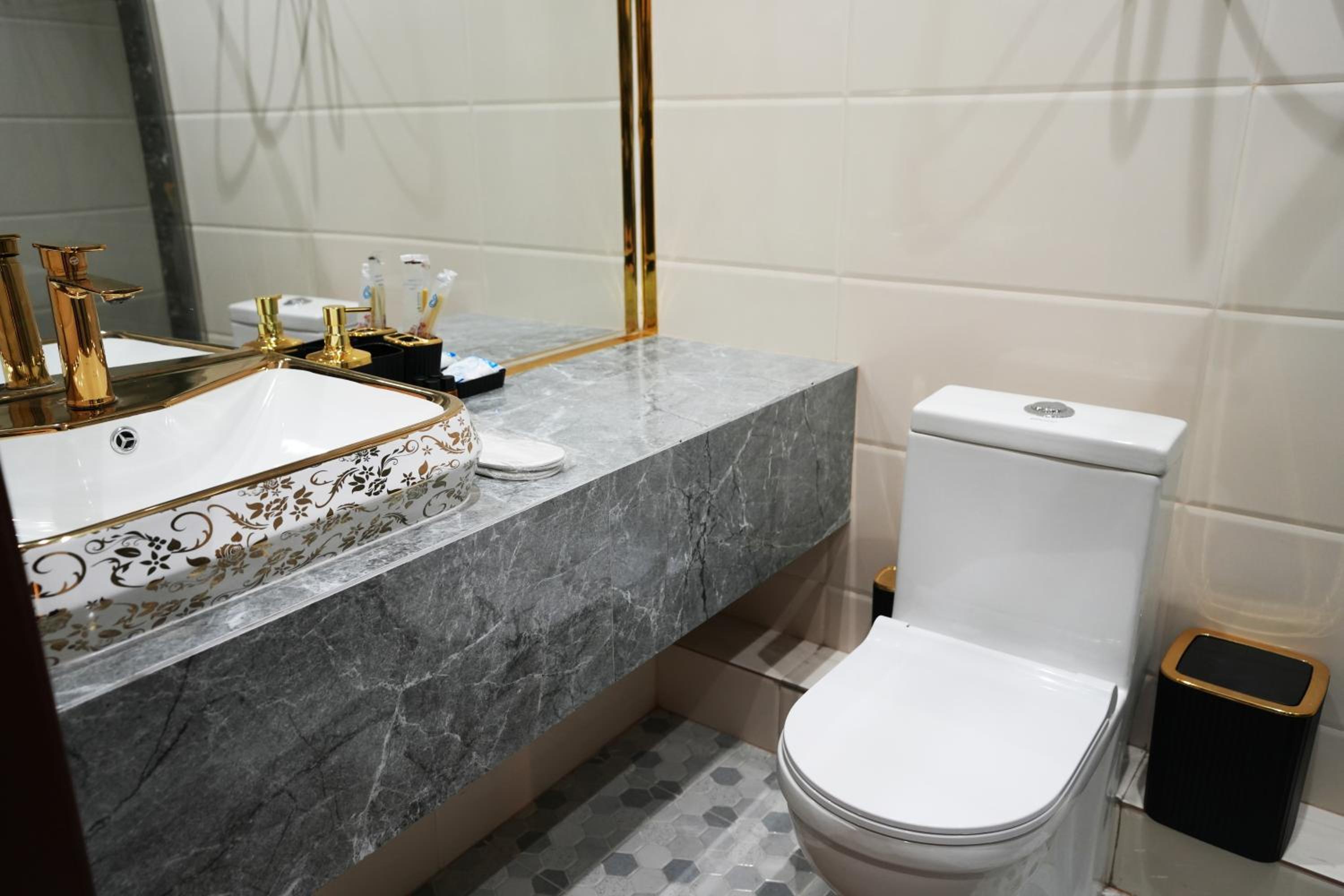 Family Room with Bathroom photo 3