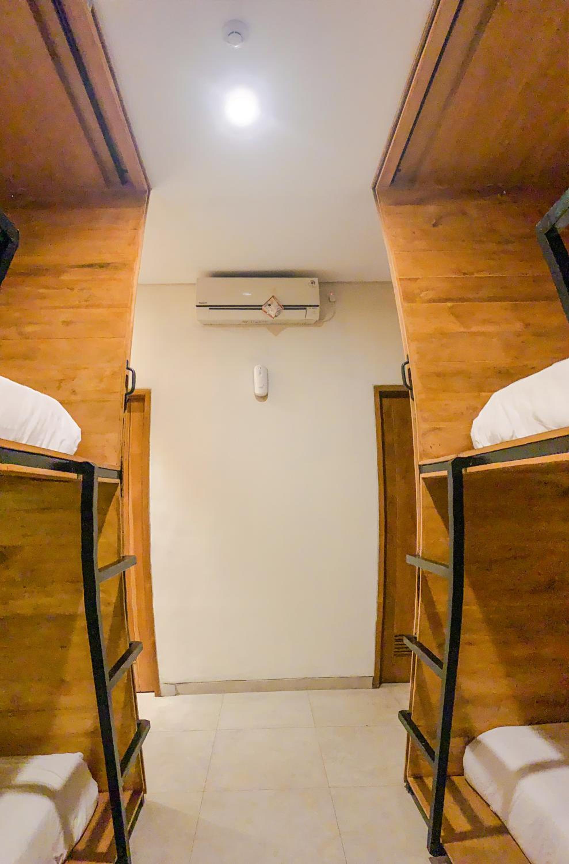 Single Bed in Dormitory Room photo 2