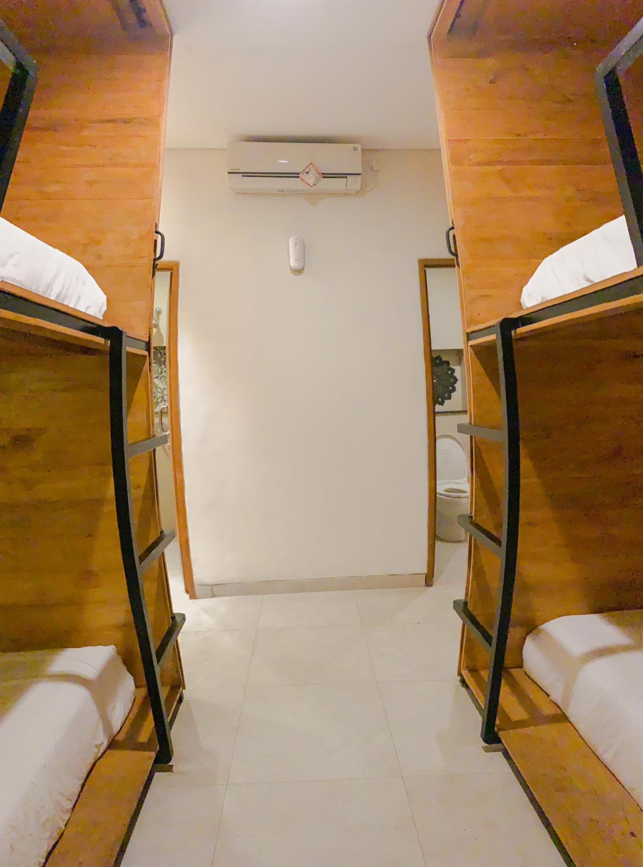 Single Bed in Dormitory Room photo 3