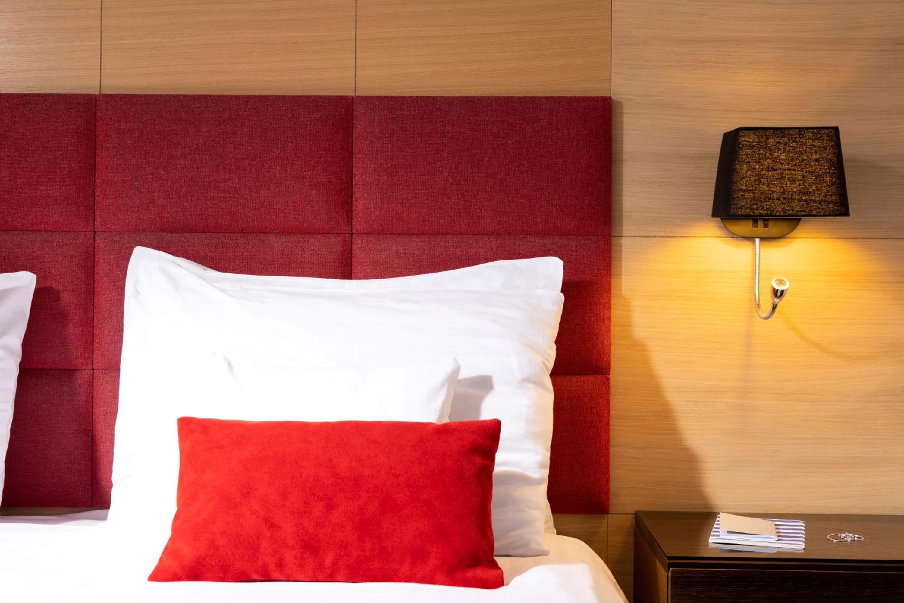 Double Room with Balcony and Side Sea View photo 2