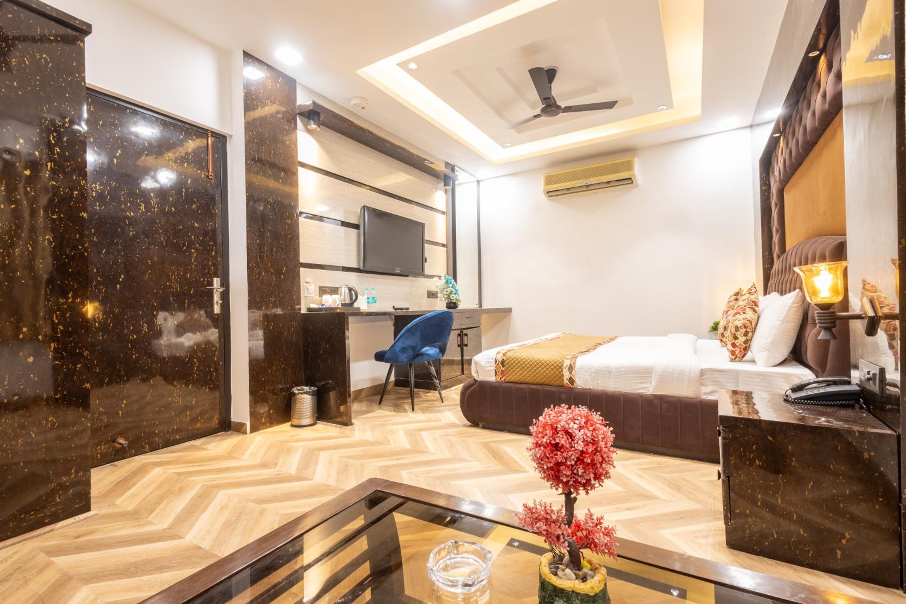 Superior King Suite