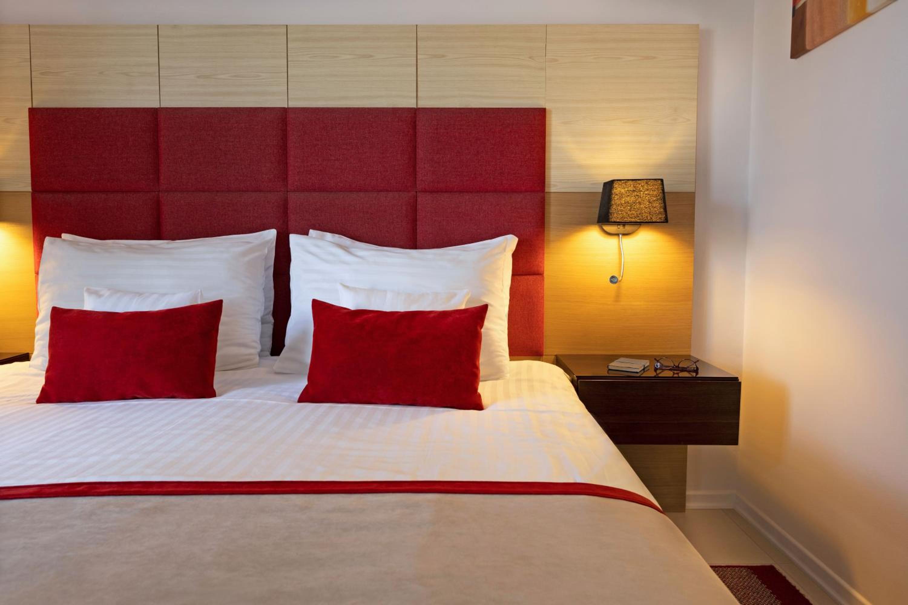 Junior Suite with Balcony and Side Sea View photo 1