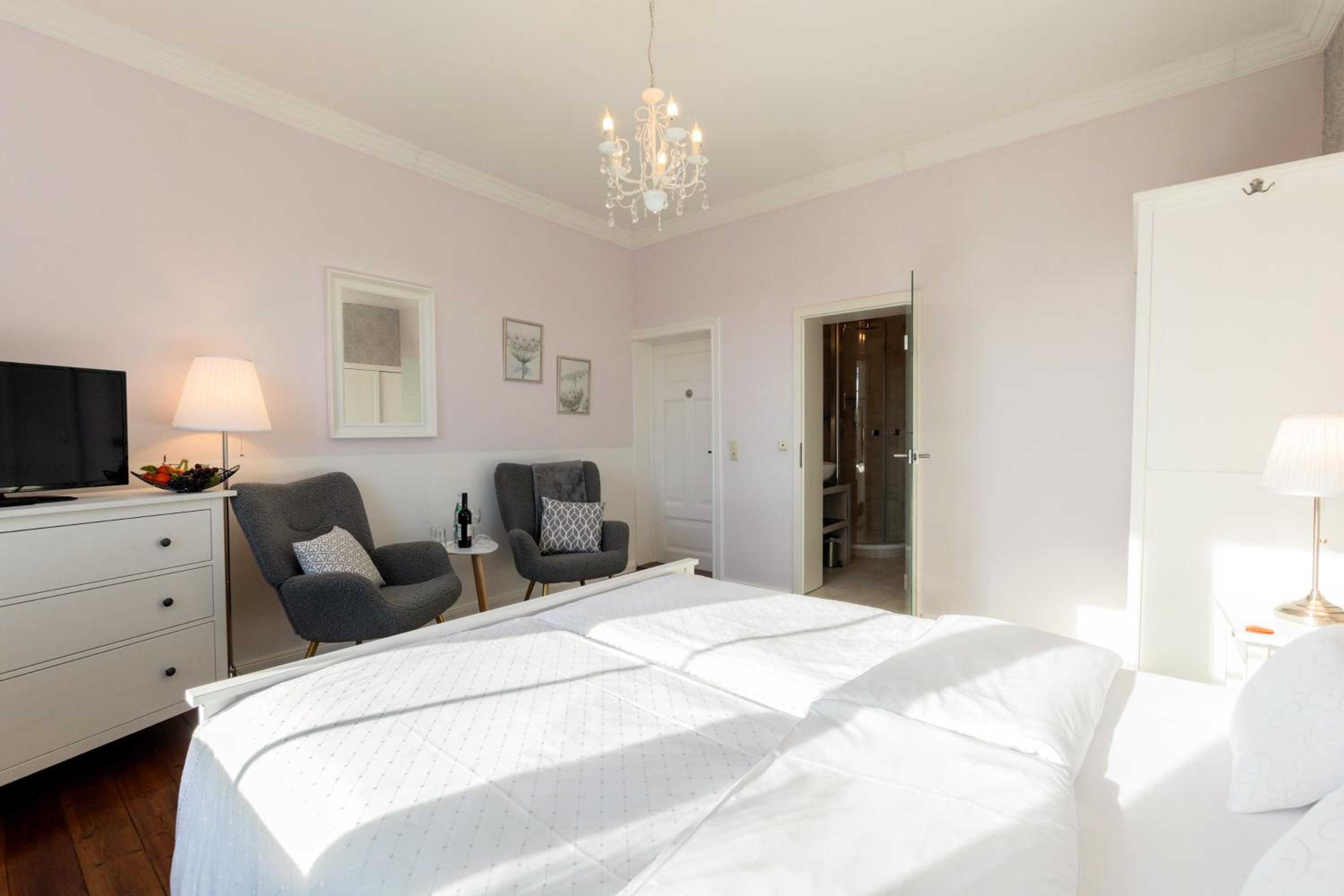 Large Double Room photo 3