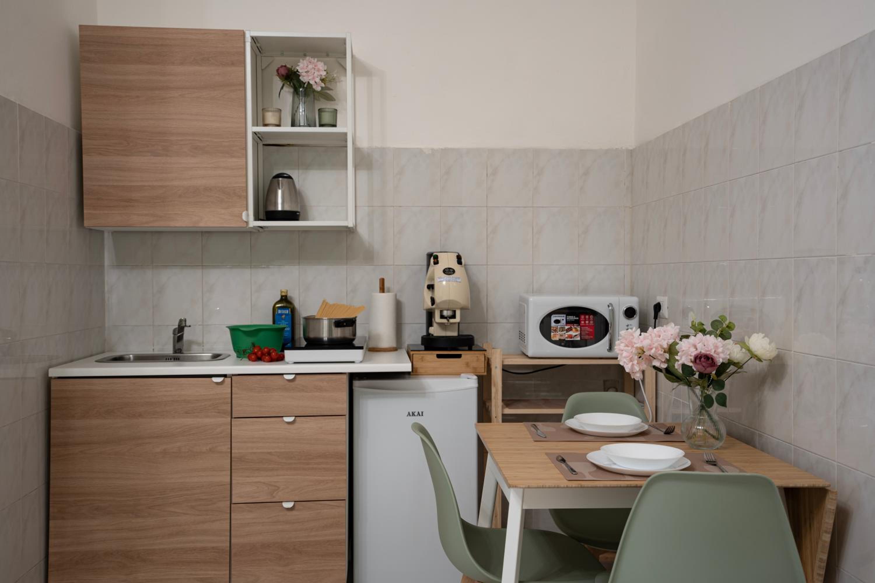 Large Double Room - Photo 7