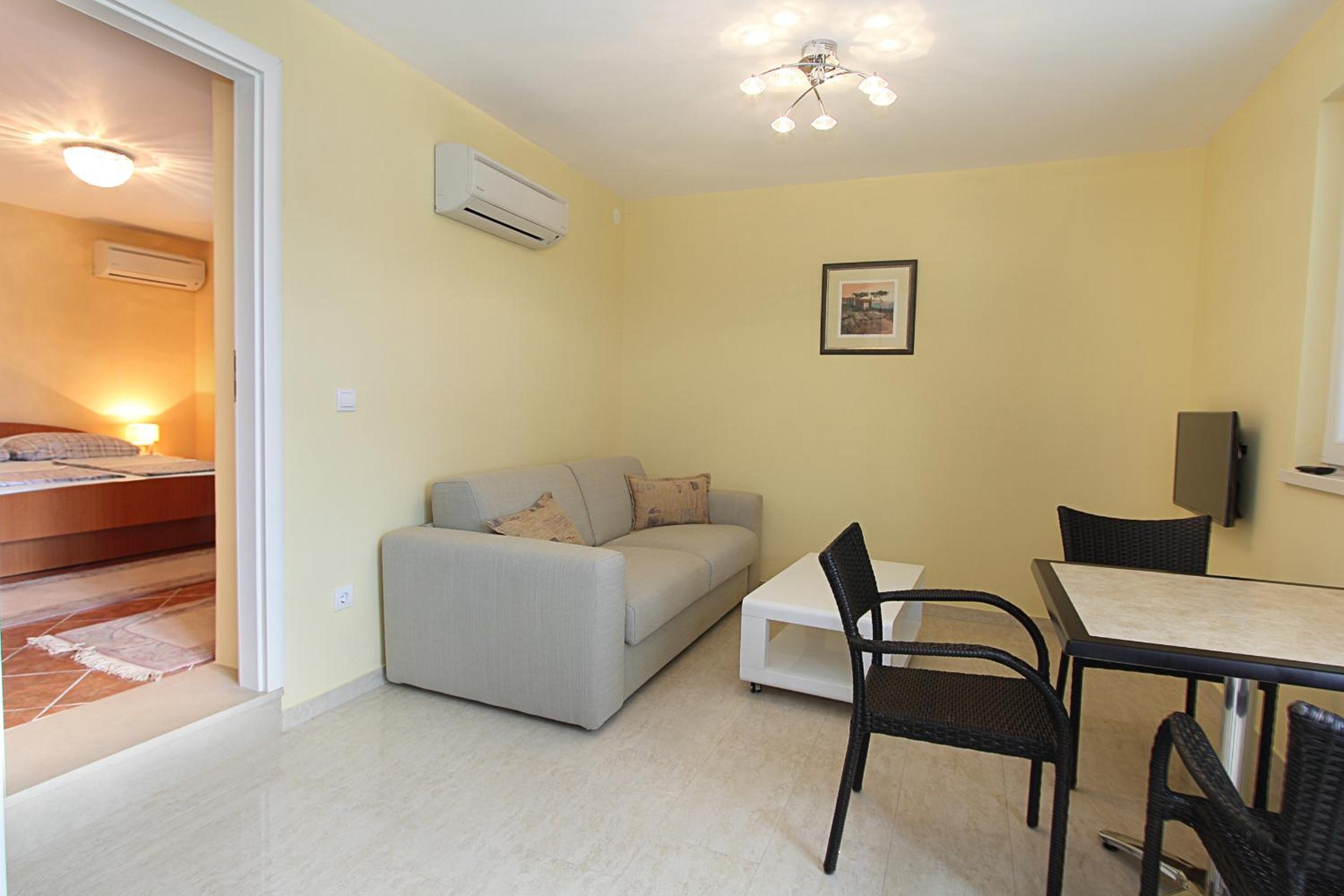 One-Bedroom Apartment photo 1