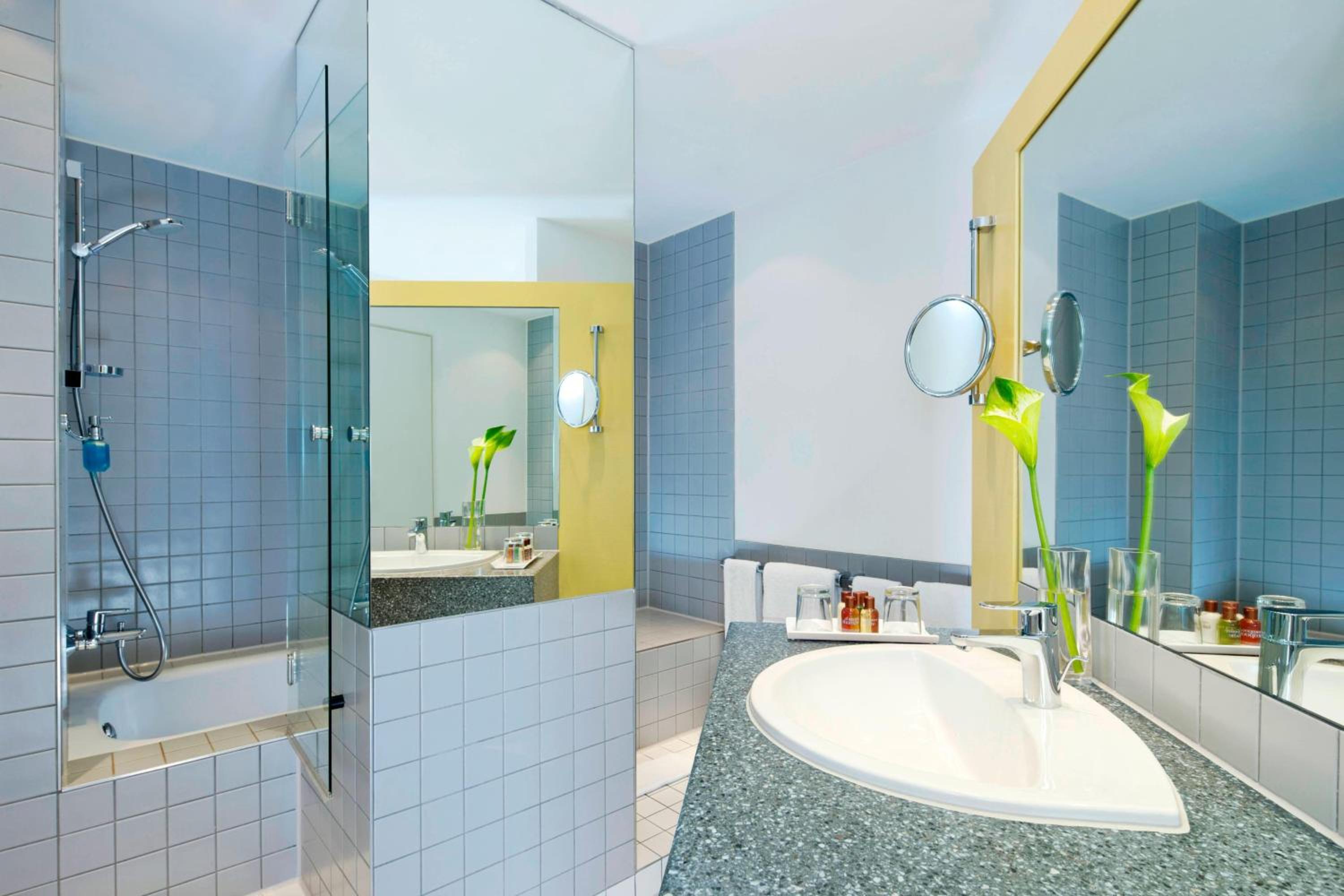 Deluxe Suite, Suite, 1 King - Photo 2