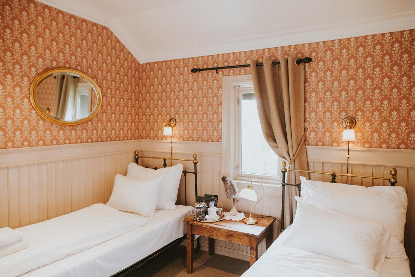 Standard Twin Room - Photo 1
