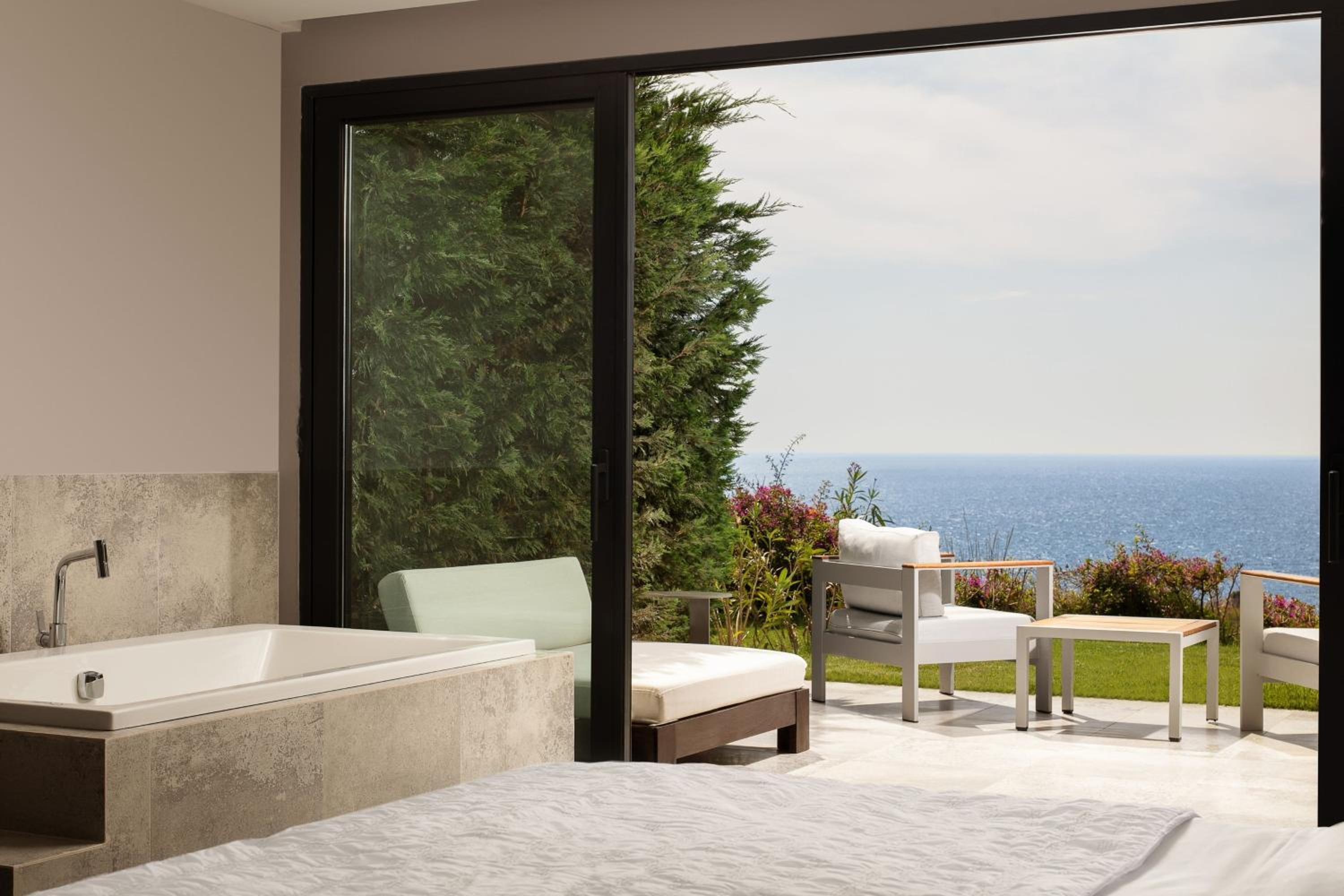 Junior Suite, 1 King, Sea view, Balcony