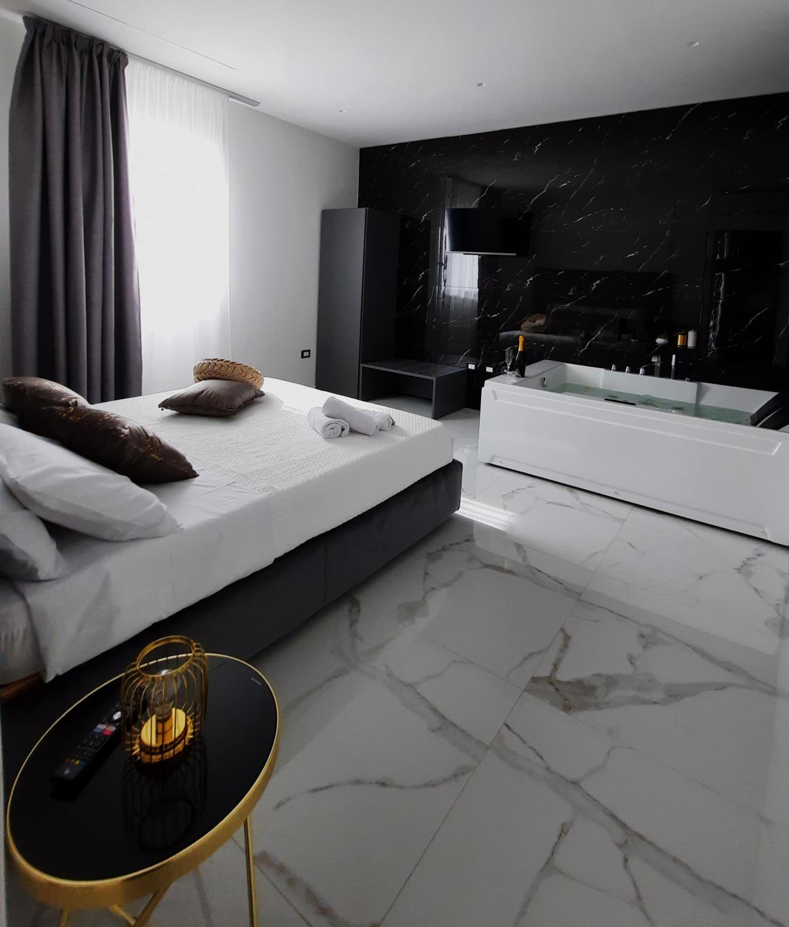 Studio with Spa Bath