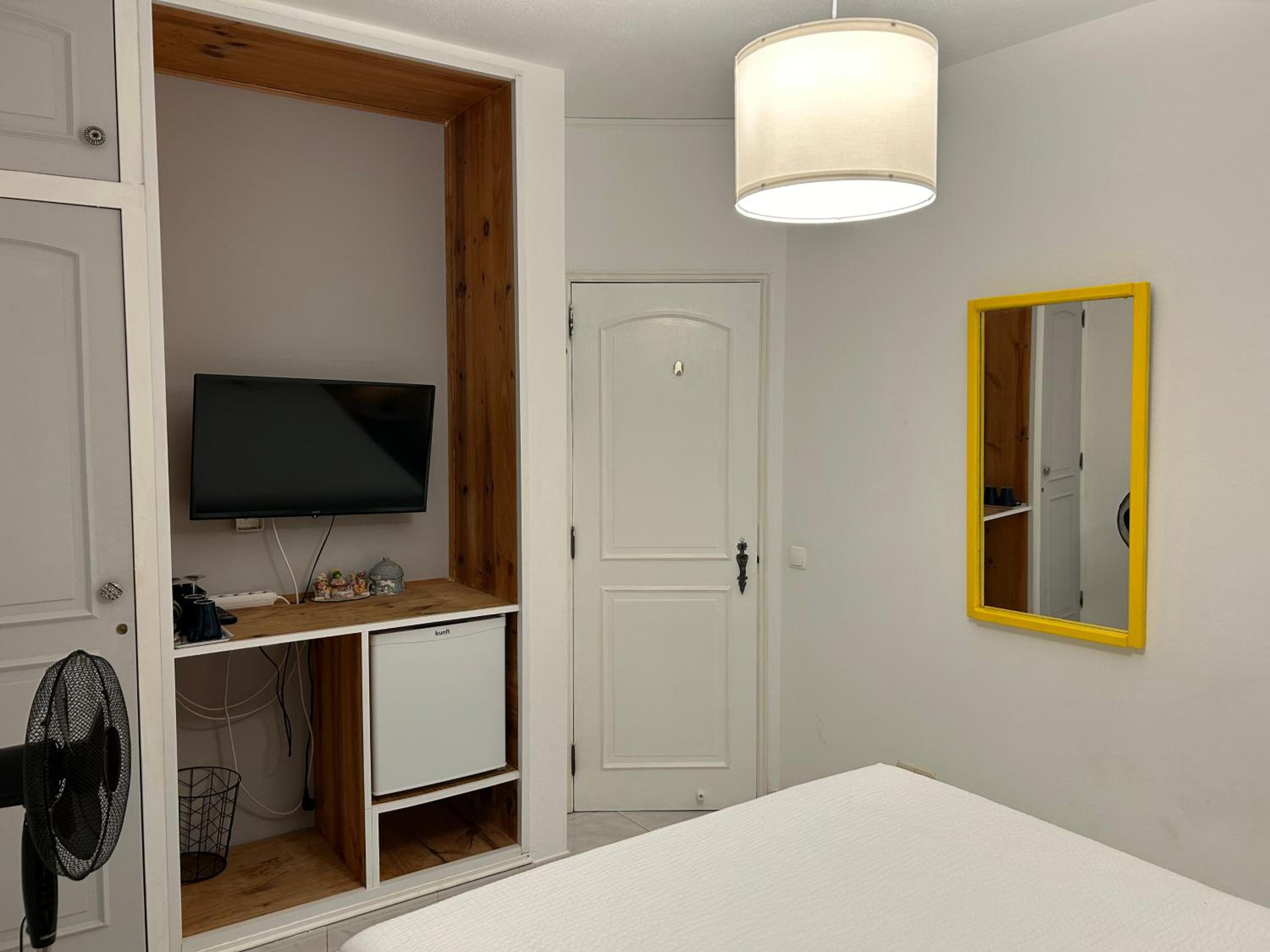 Double Room with Private External Bathroom photo 2