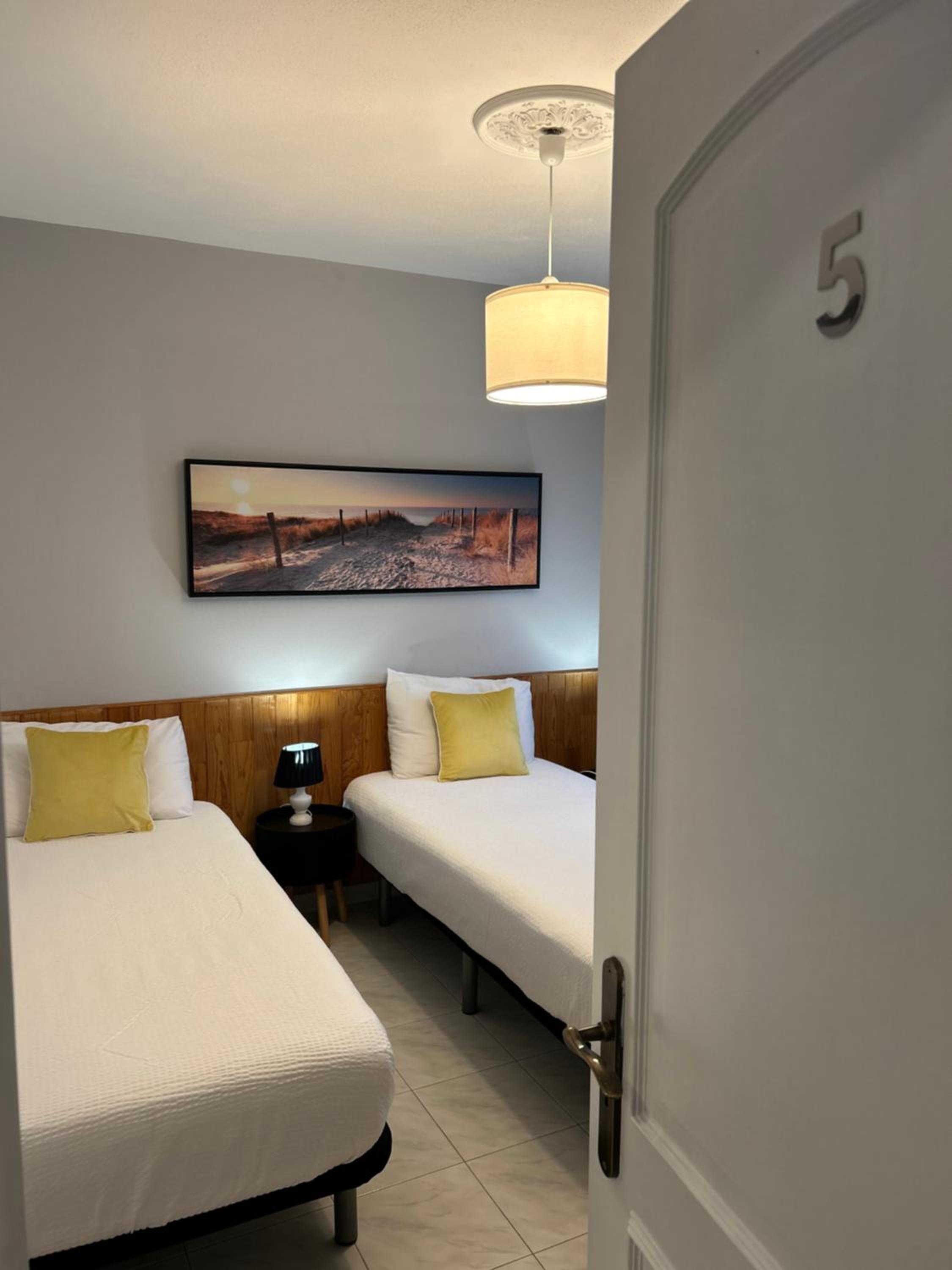 Twin Room with Shared Bathroom photo 1