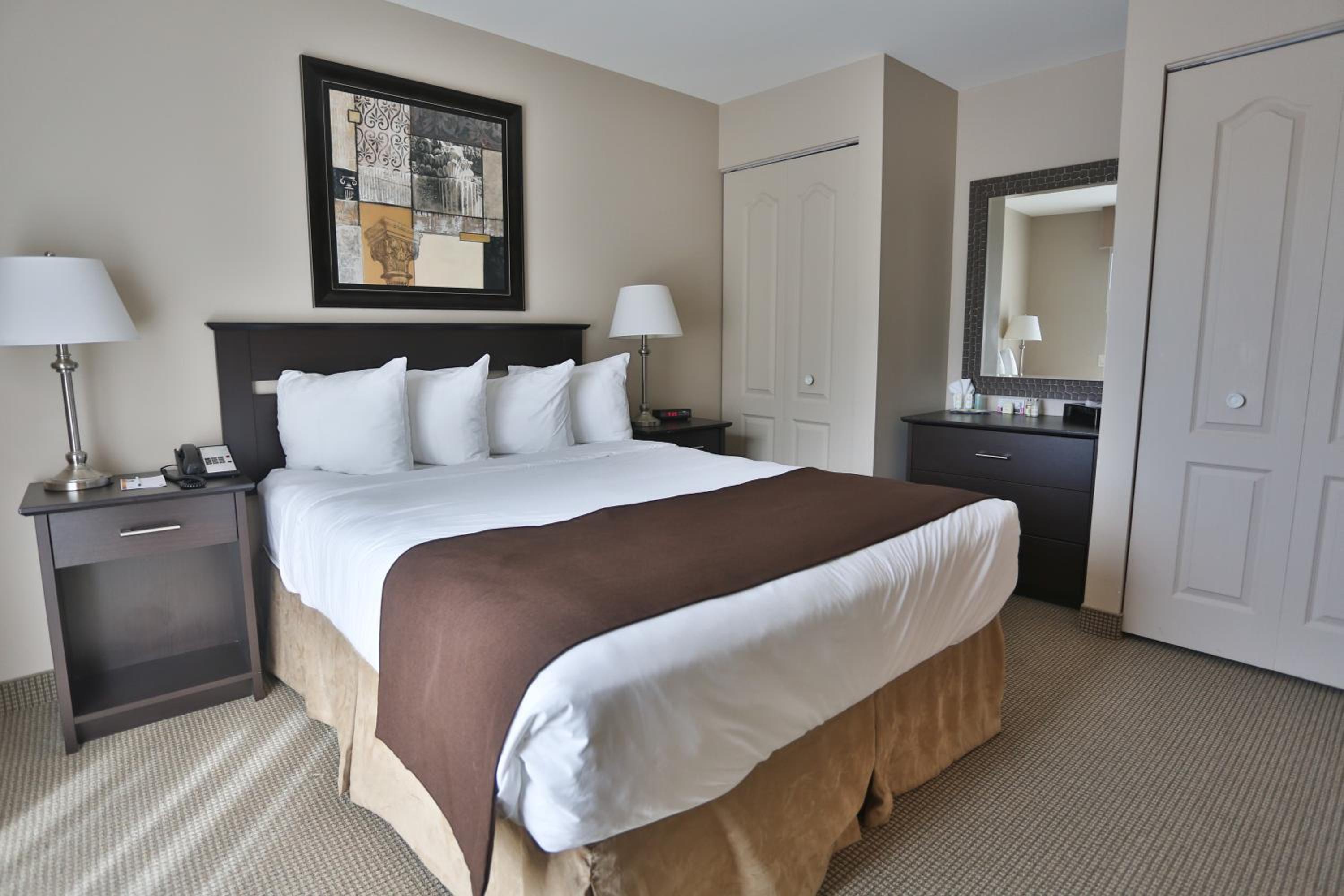 Executive Suite - Photo 1