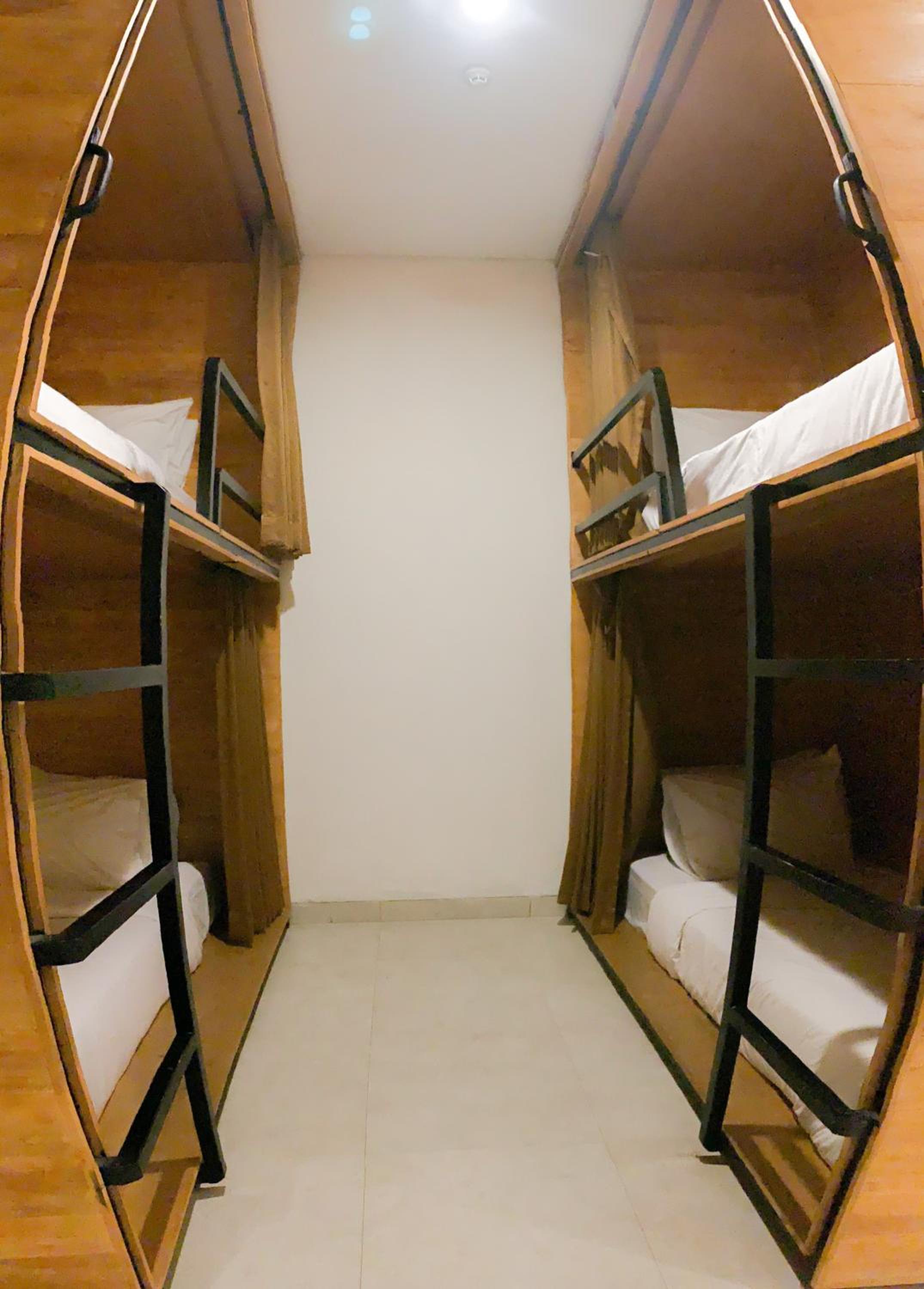 Bed in 4-Bed Male Dormitory Room photo 1