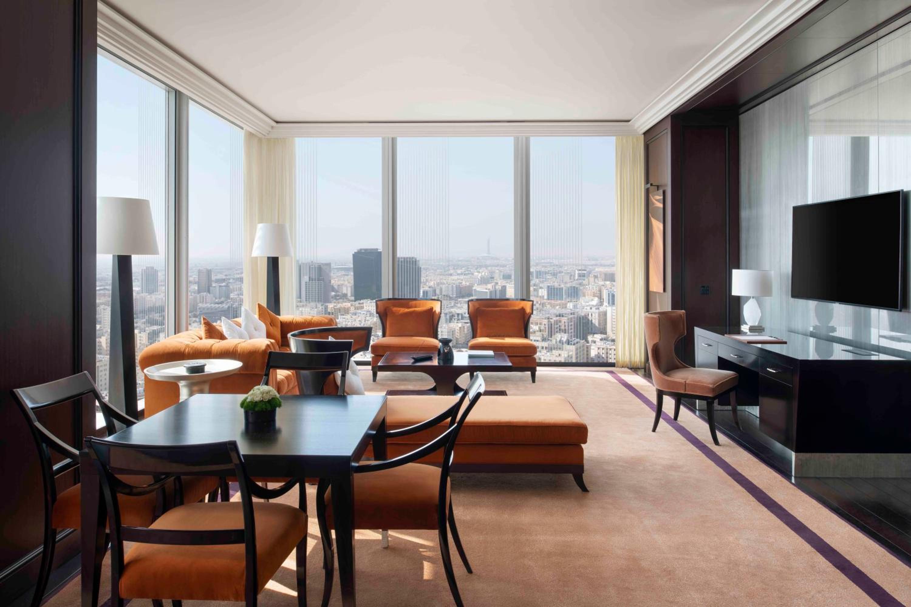 Urban Suite Romantic Retreat (Special Romantic Set Up, Romantic Dinner Special Set Menu At Saffron Or Ilgalante For 2 Persons, 20% Discount On Spa, Early Check-In At 12 Noon & Late Check-Out Till 4 Pm)