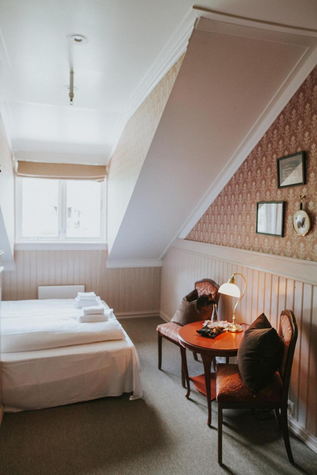 Double Room with Lake View - Photo 2