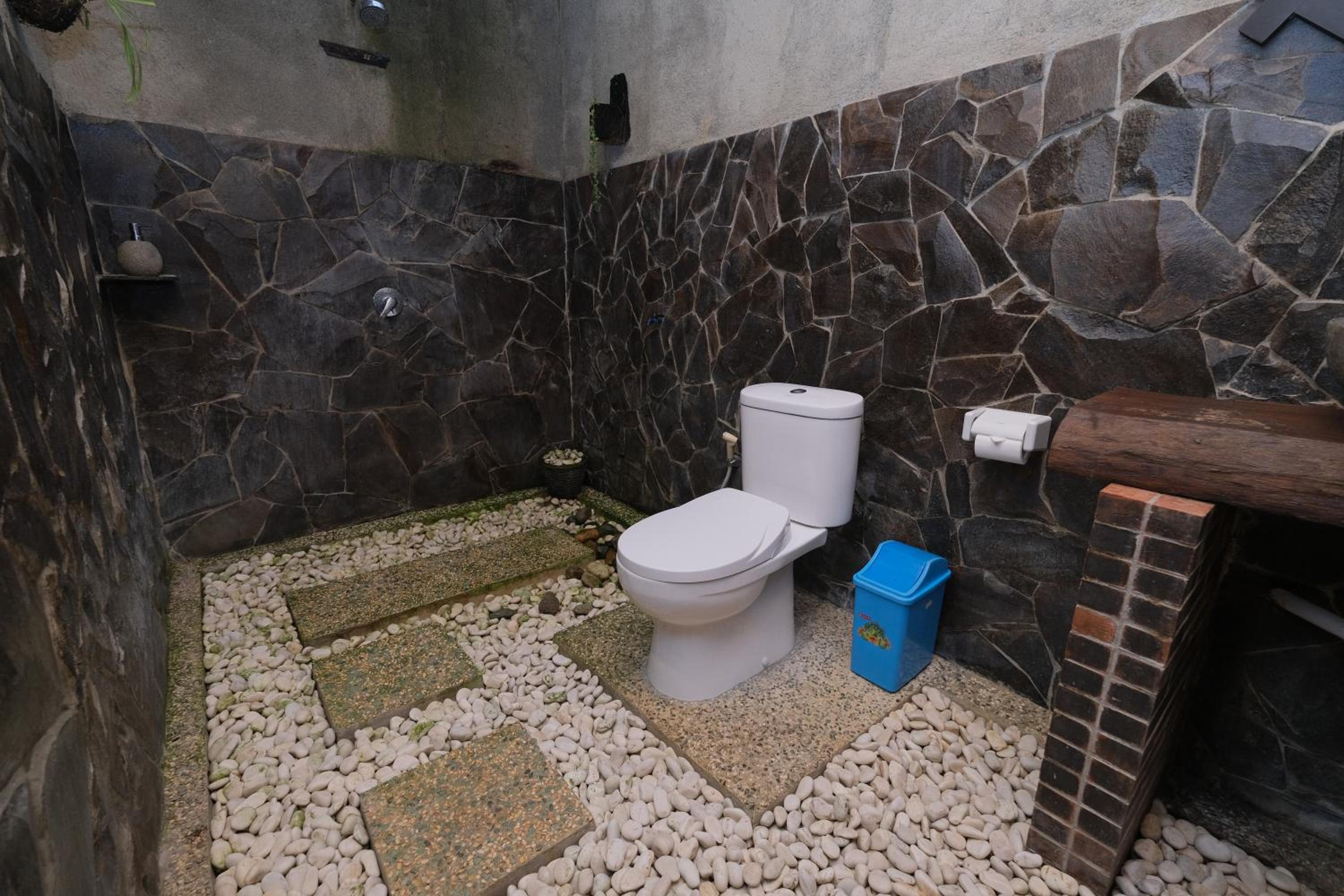 Double Room with Private Bathroom - Photo 6