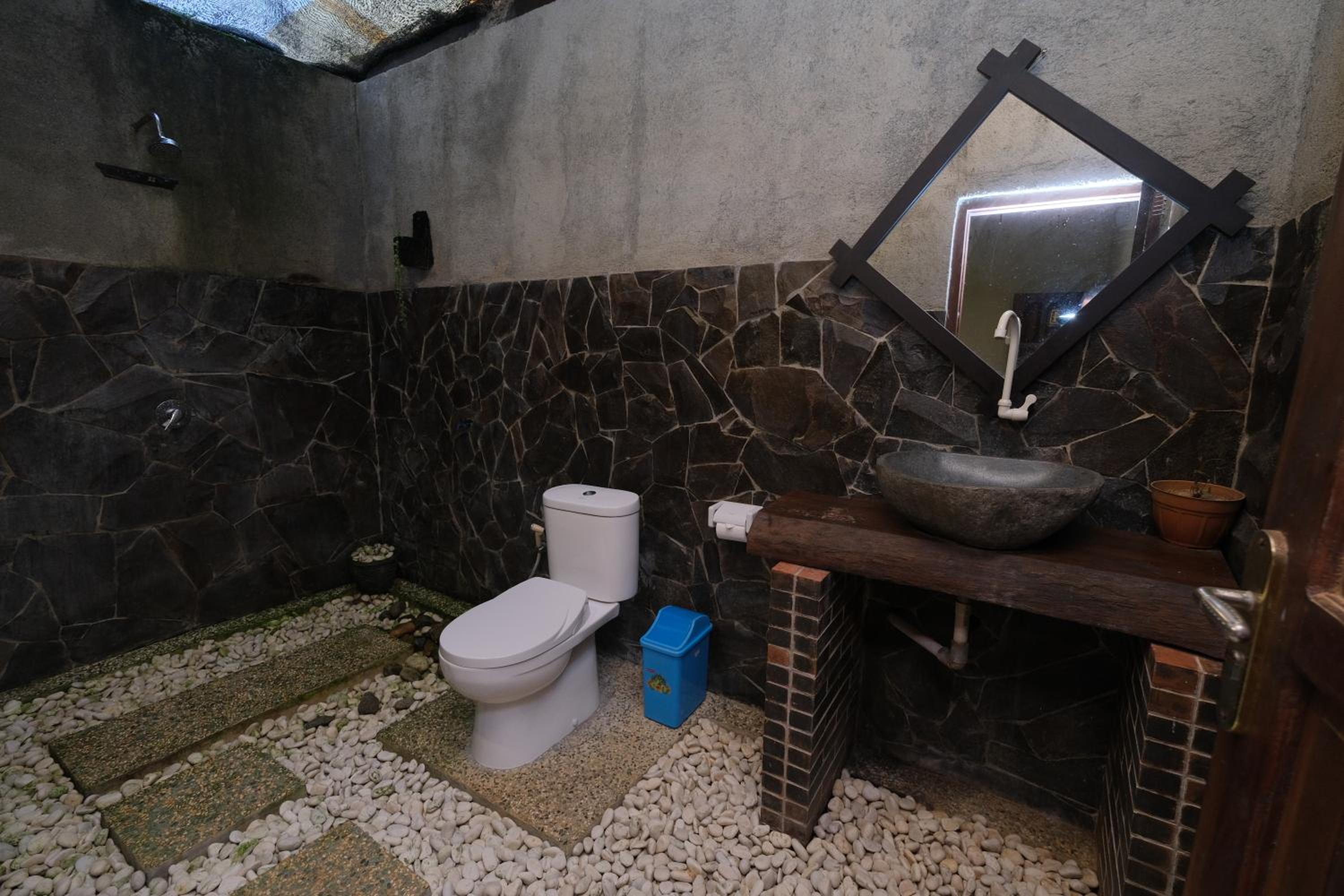 Double Room with Private Bathroom - Photo 5