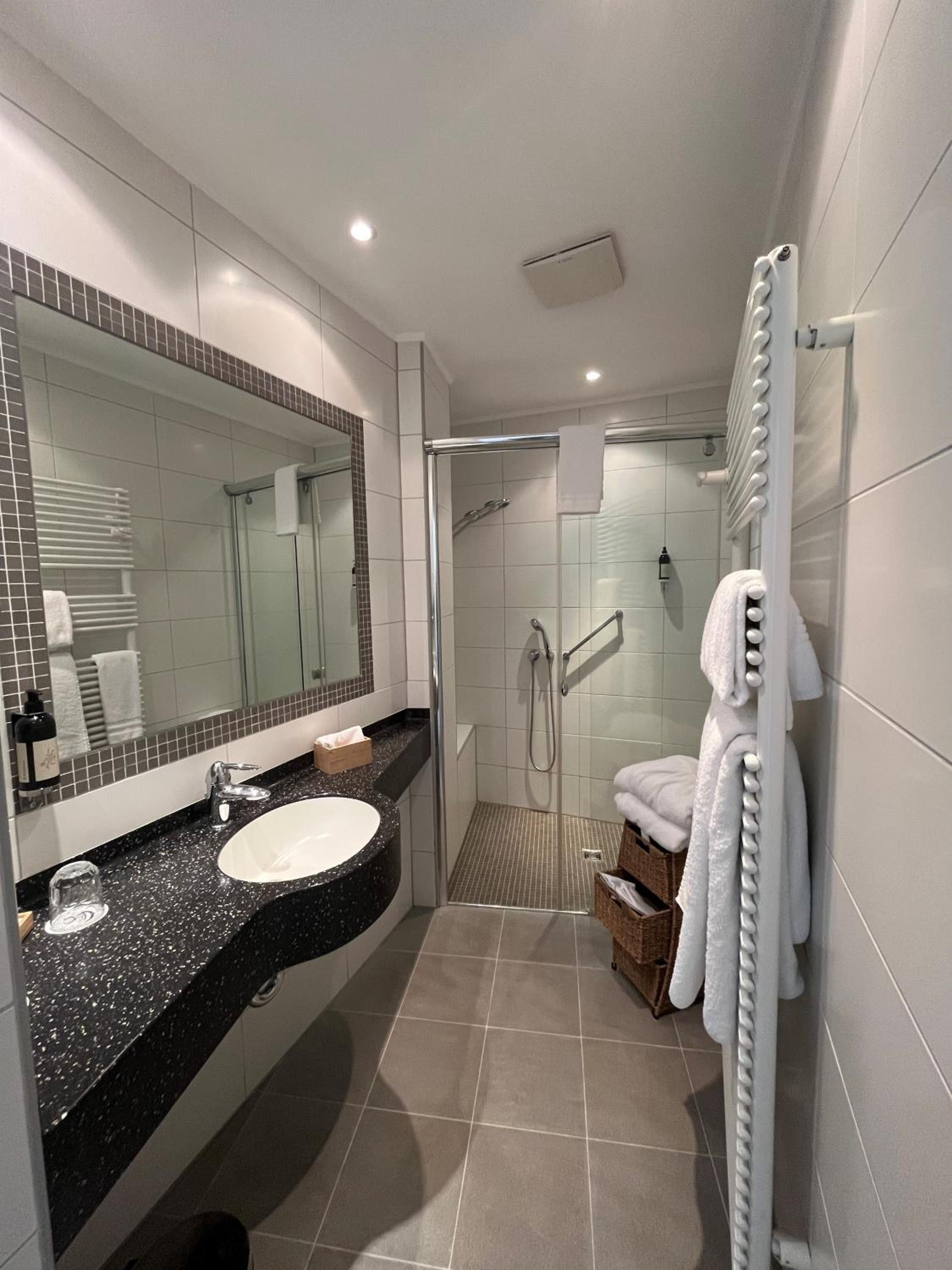 Standard Double Room - Photo 20