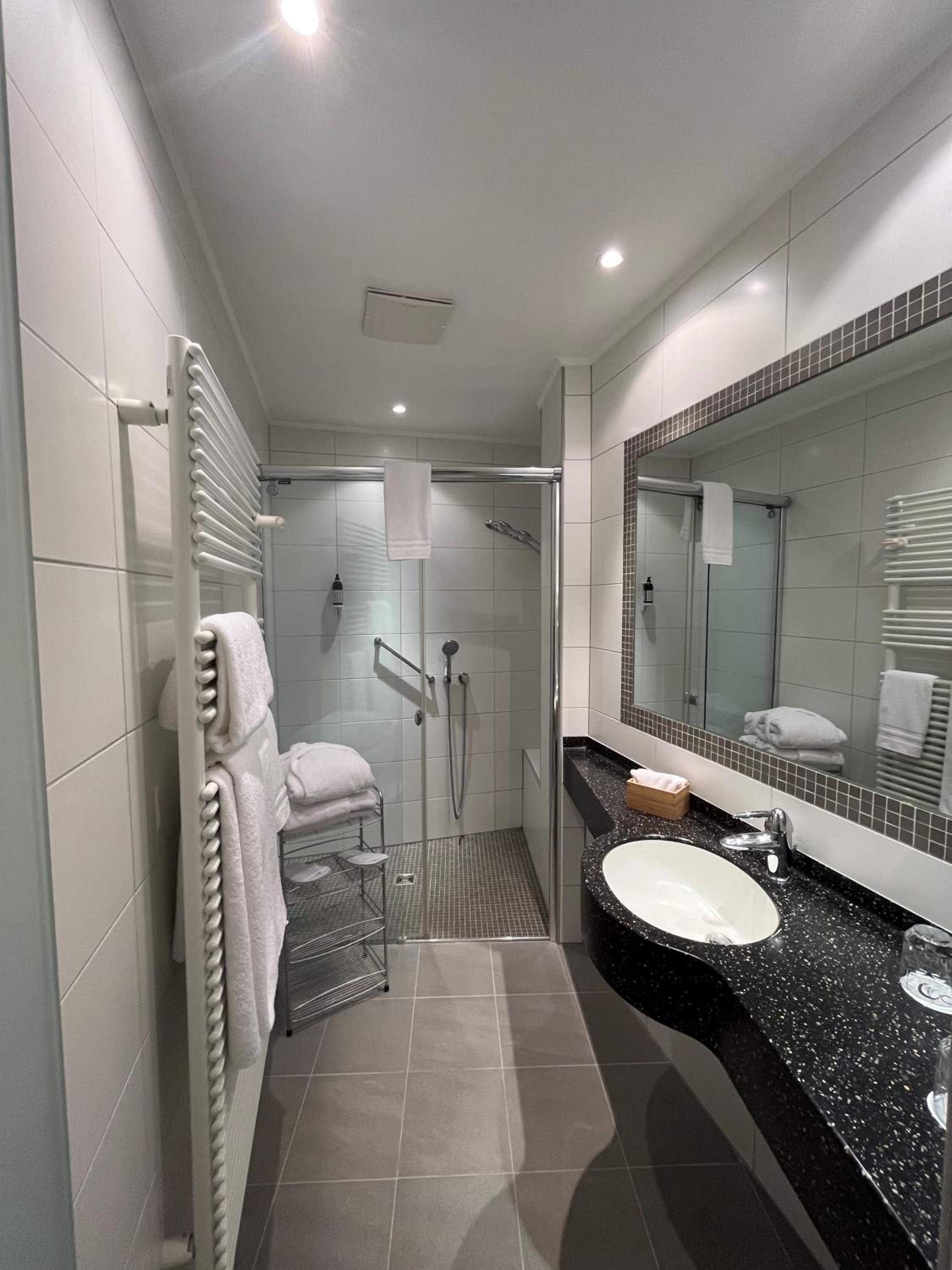 Standard Double Room - Photo 21
