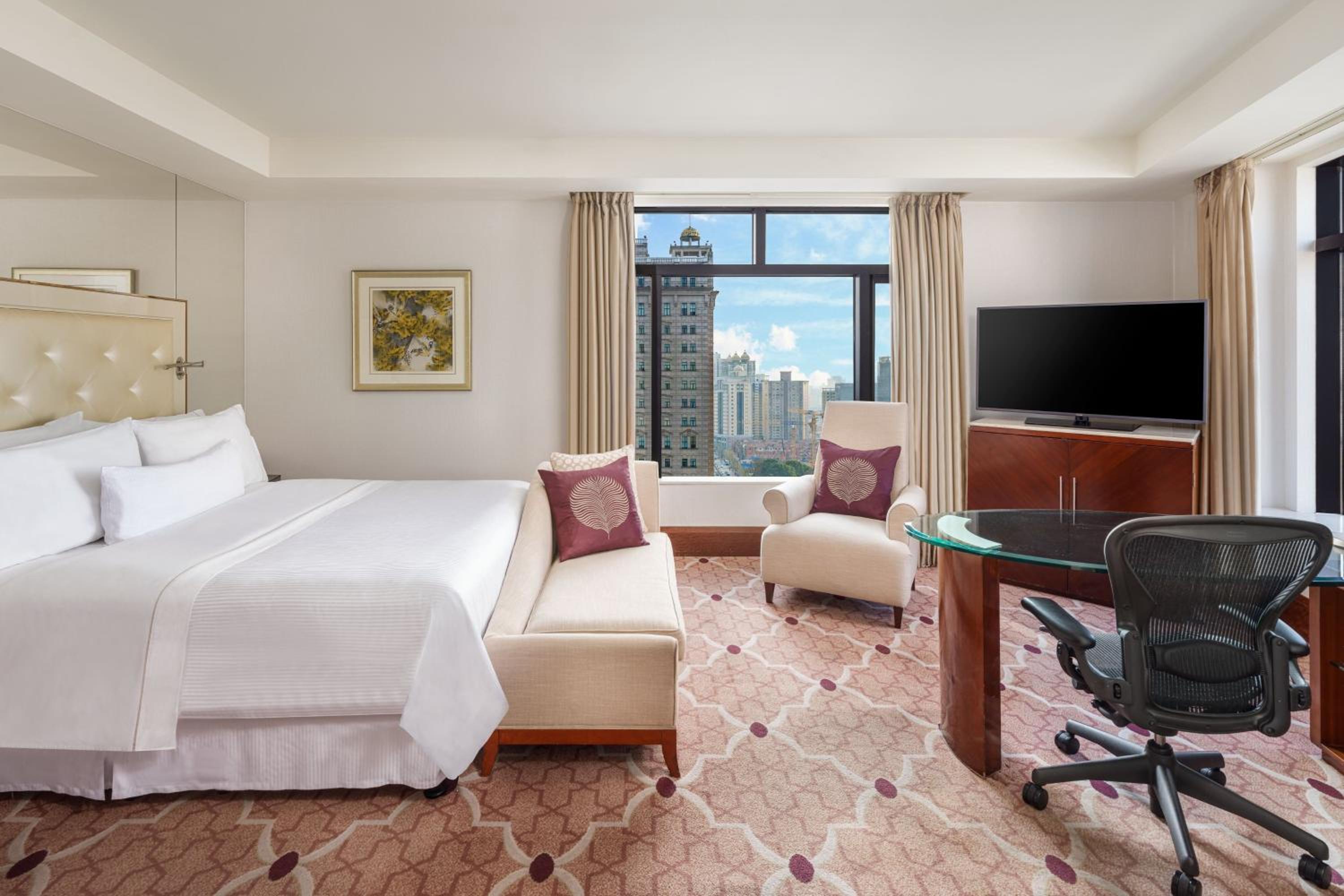 Crown Deluxe King Room photo 1