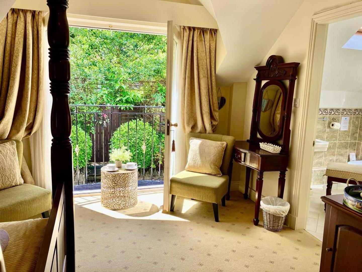 Luxury Double Room with Four Poster Bed photo 3