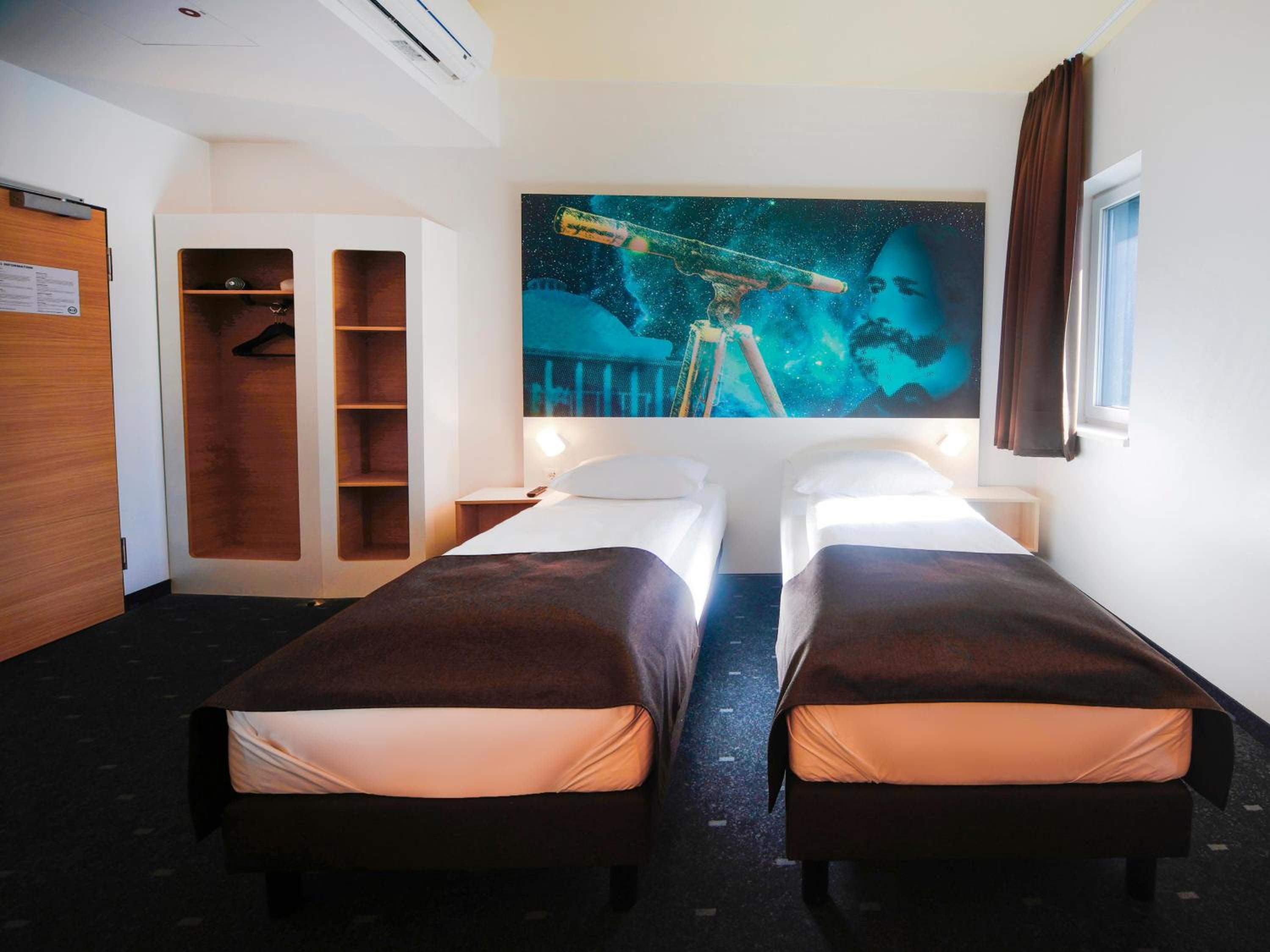 Twin Room - Photo 1