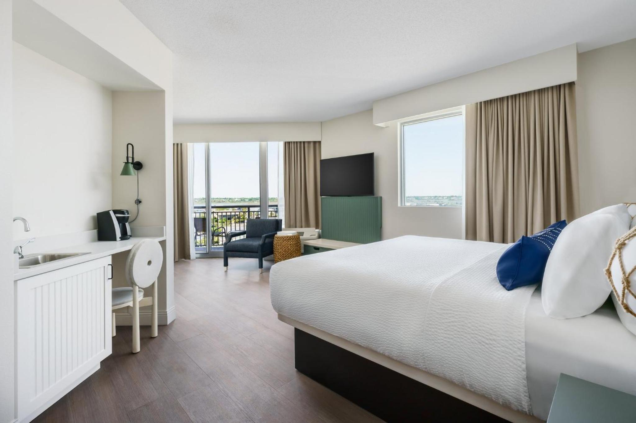 King Room with Bunk Bed - Sunset View - Photo 4