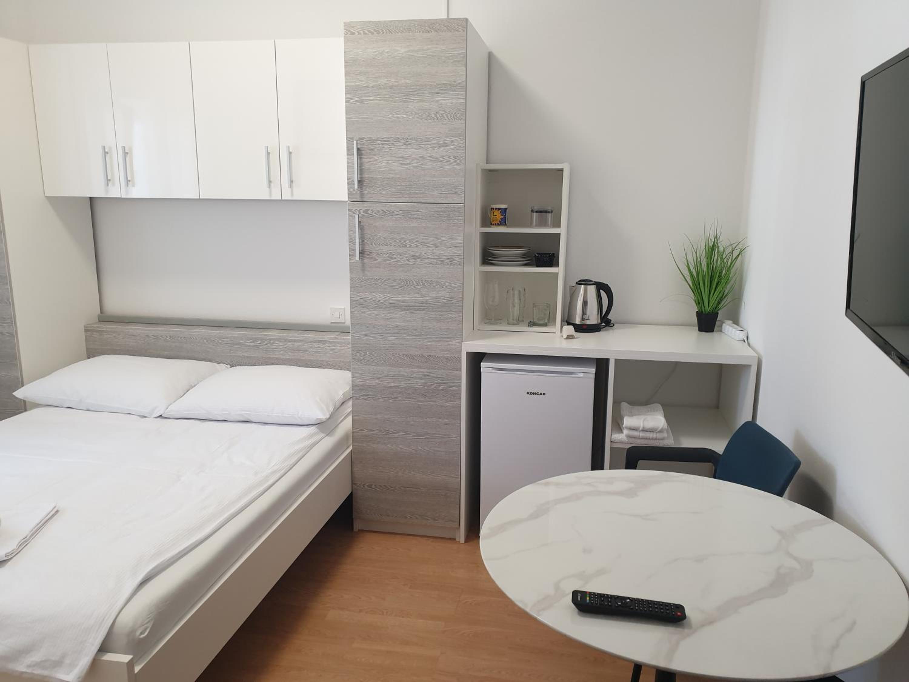 One-Bedroom Apartment photo 3