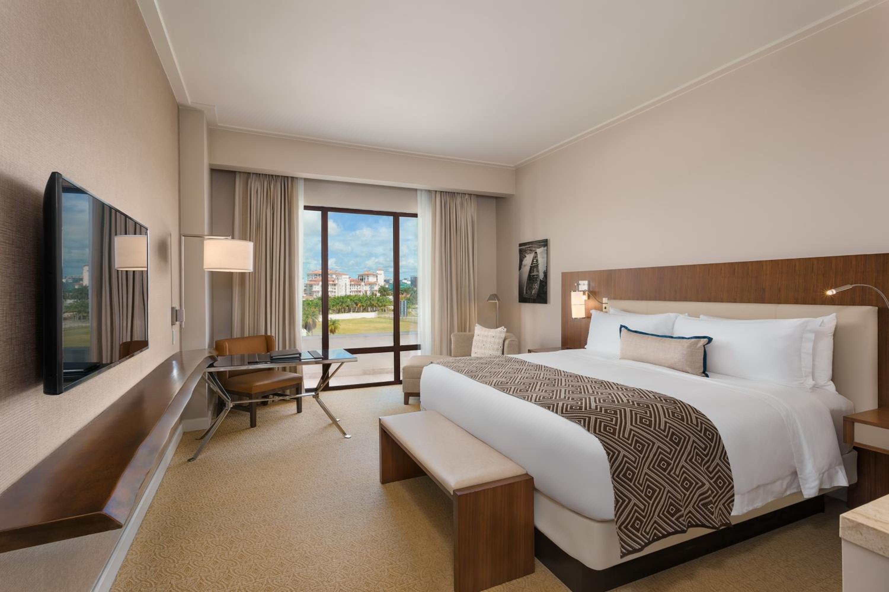 Deluxe Urban View, Guest room, 1 King, City view