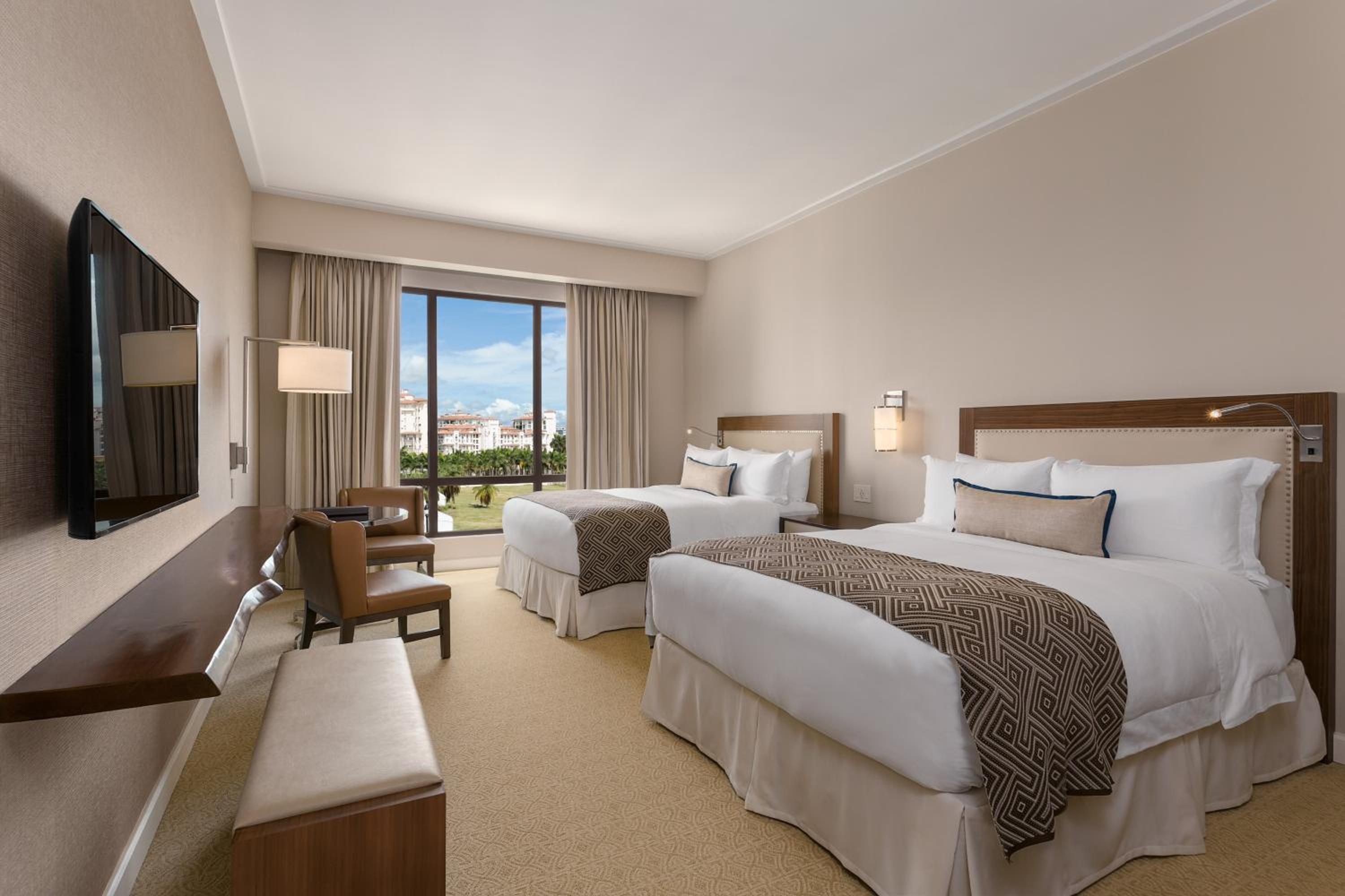 Deluxe Urban View, Guest room, 2 Queen, City view photo 2