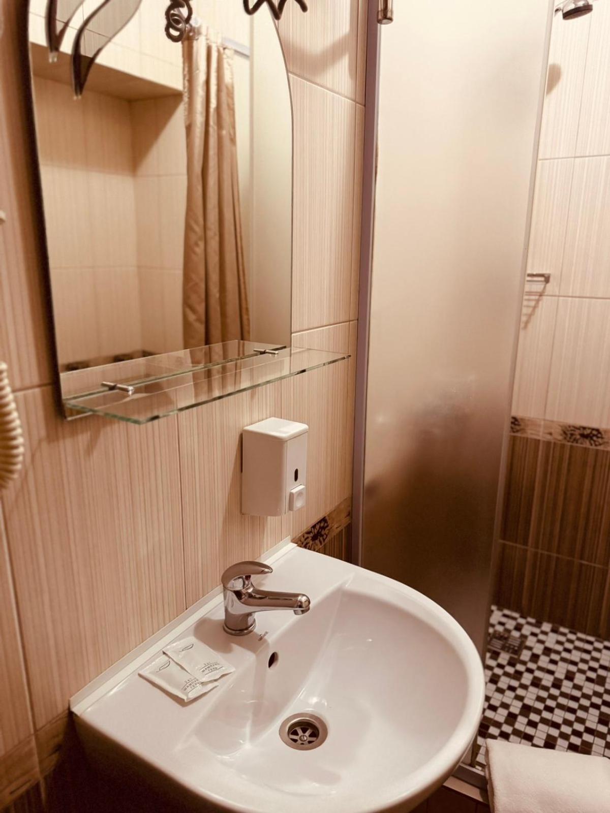 Deluxe Double Room with Balcony photo 3