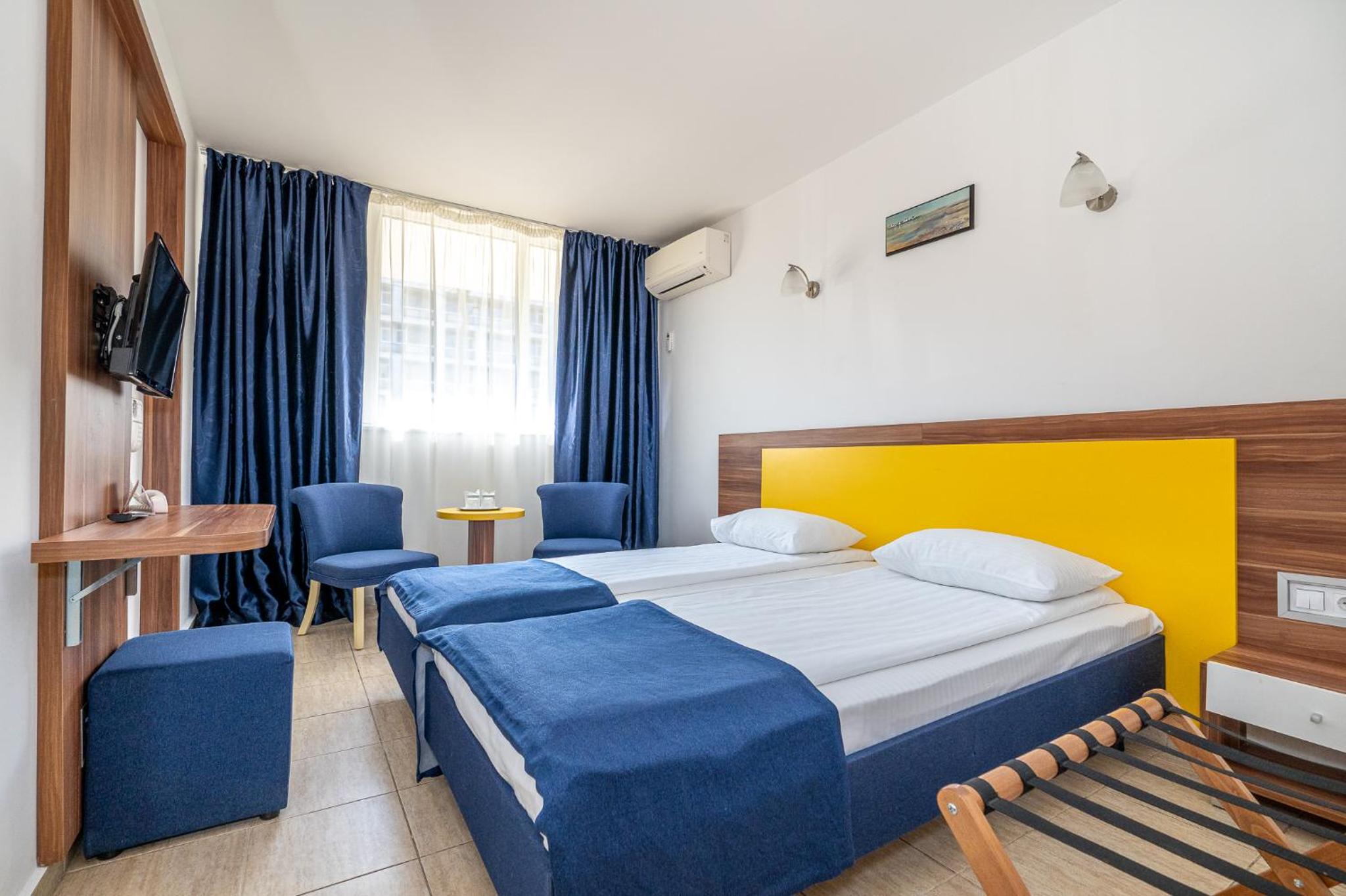 Twin Room Ground Floor Hotel Narcis