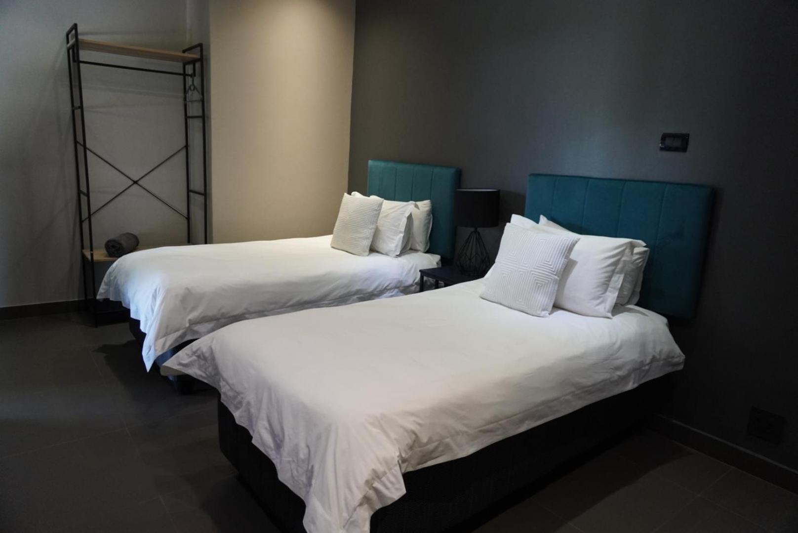 Standard Twin Room - Photo 1