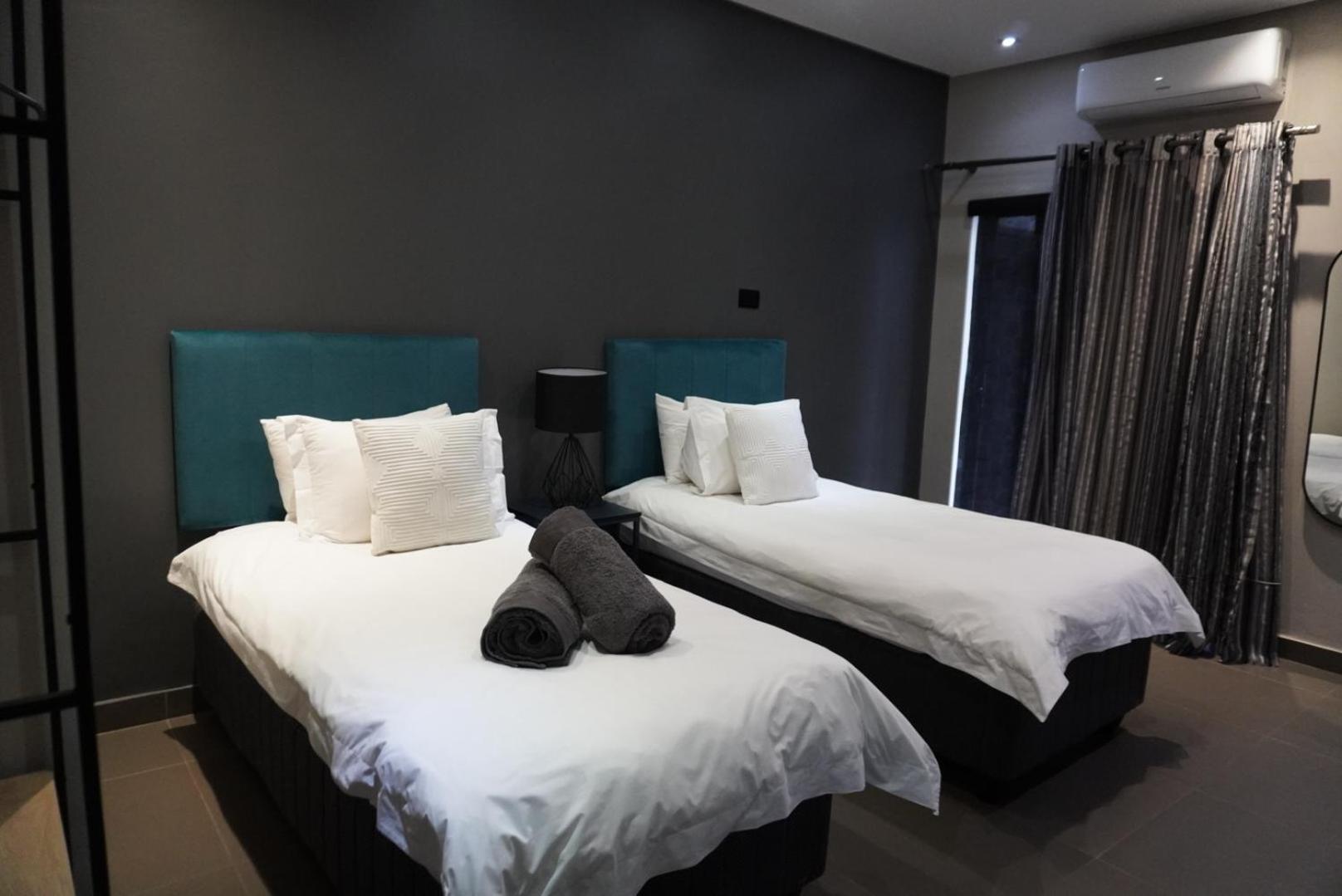 Standard Twin Room - Photo 2