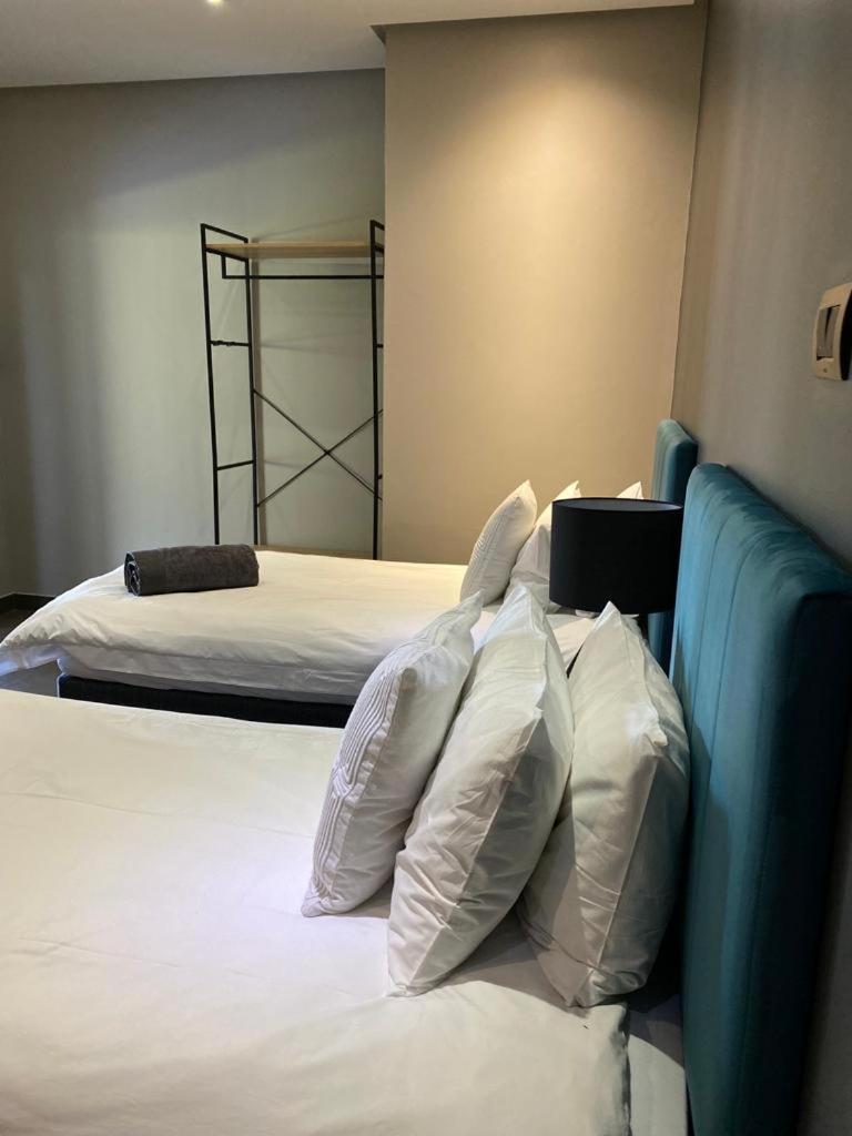 Standard Twin Room - Photo 4