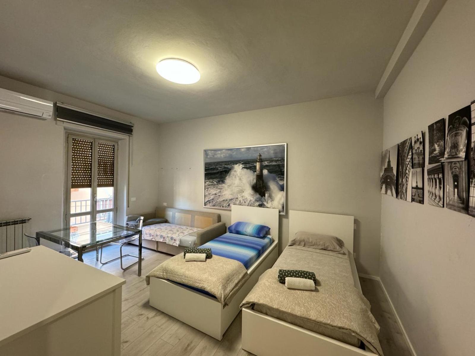 Standard Twin Room with Shared Bathroom photo 1