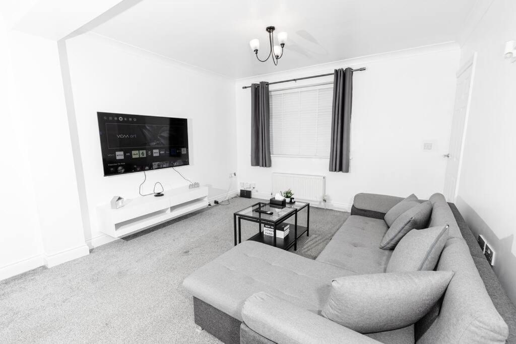 Two-Bedroom House photo 3