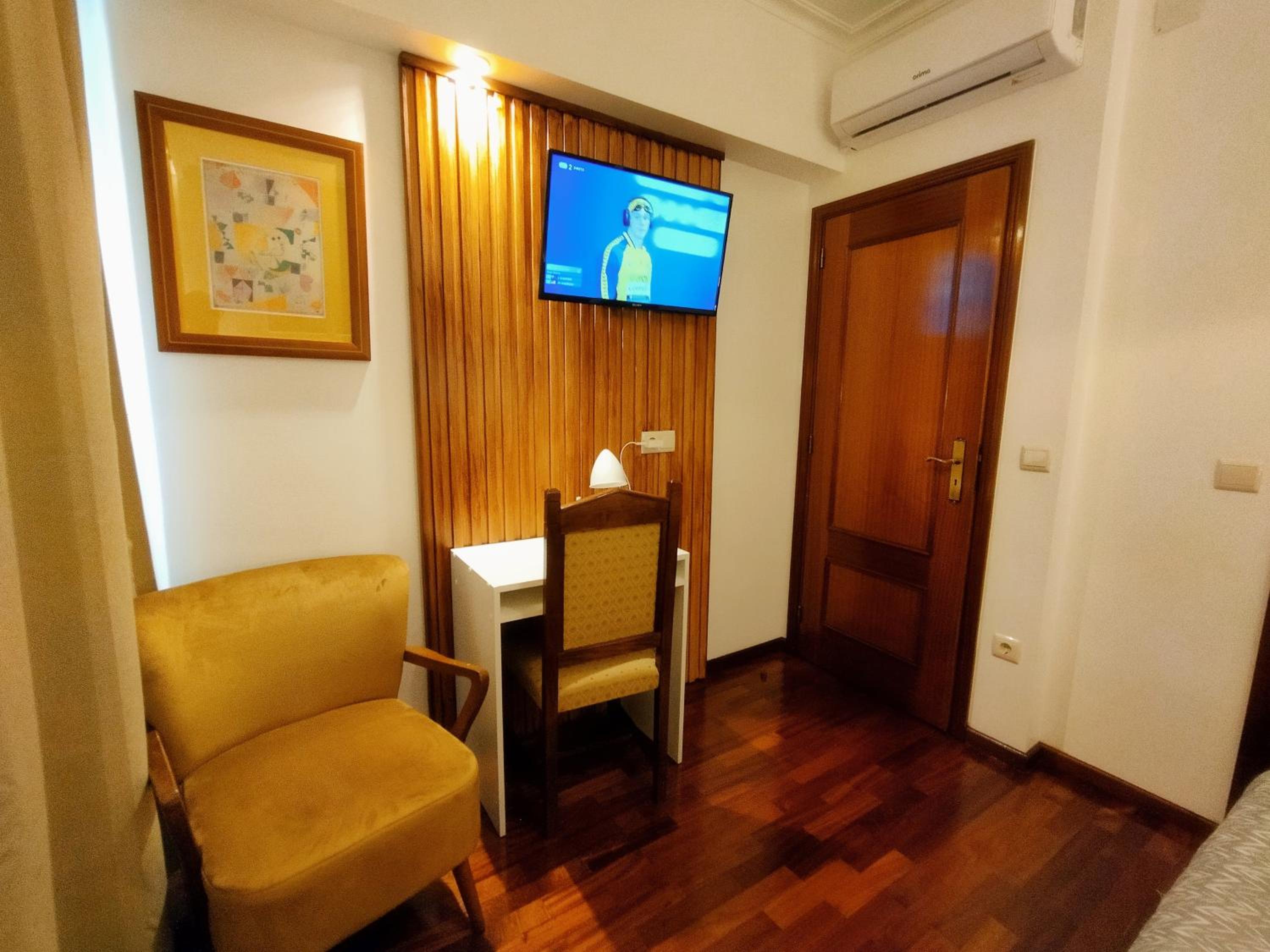Standard Double Room - Photo 2