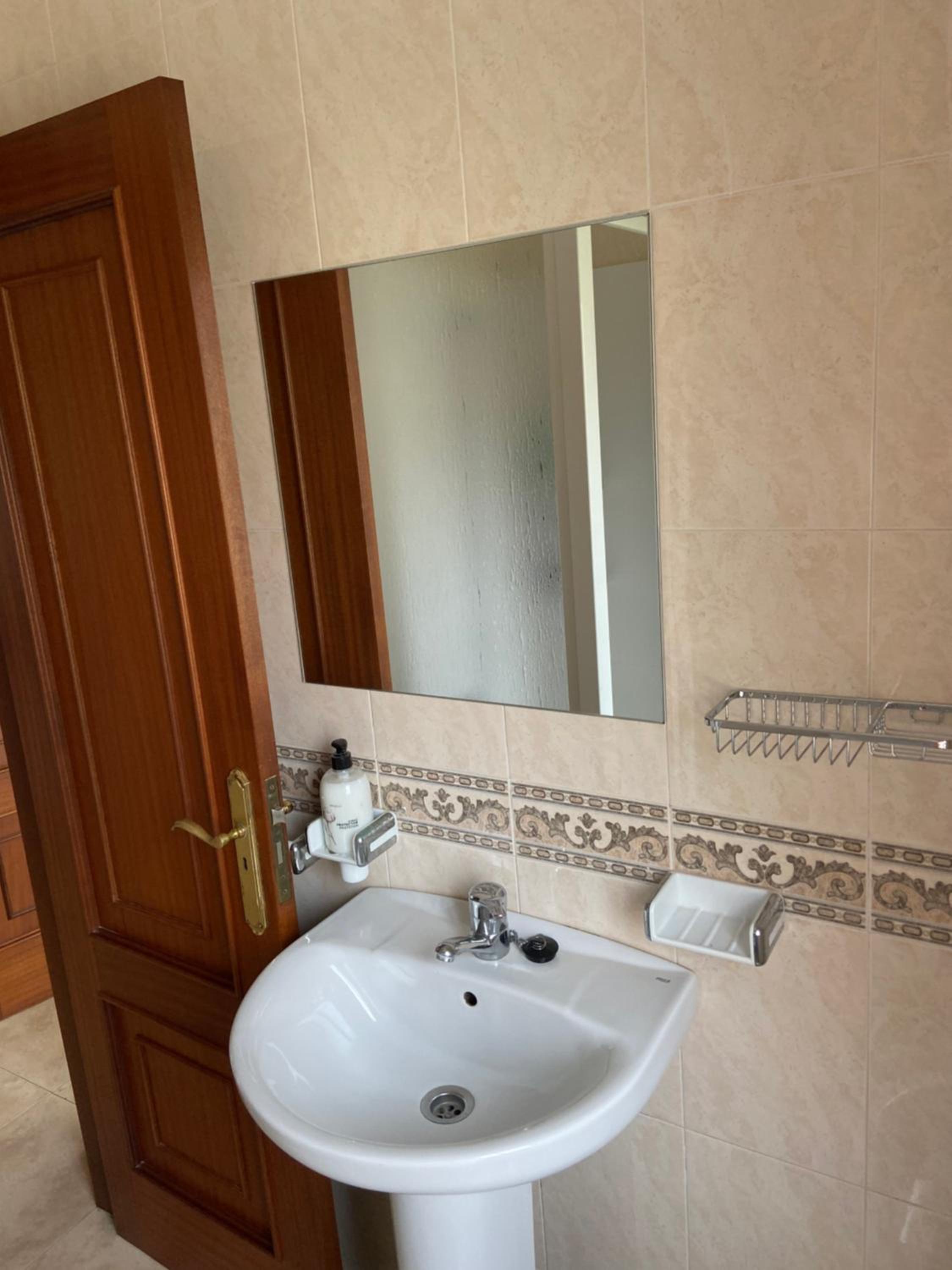 Apartment with Sea View - Photo 9
